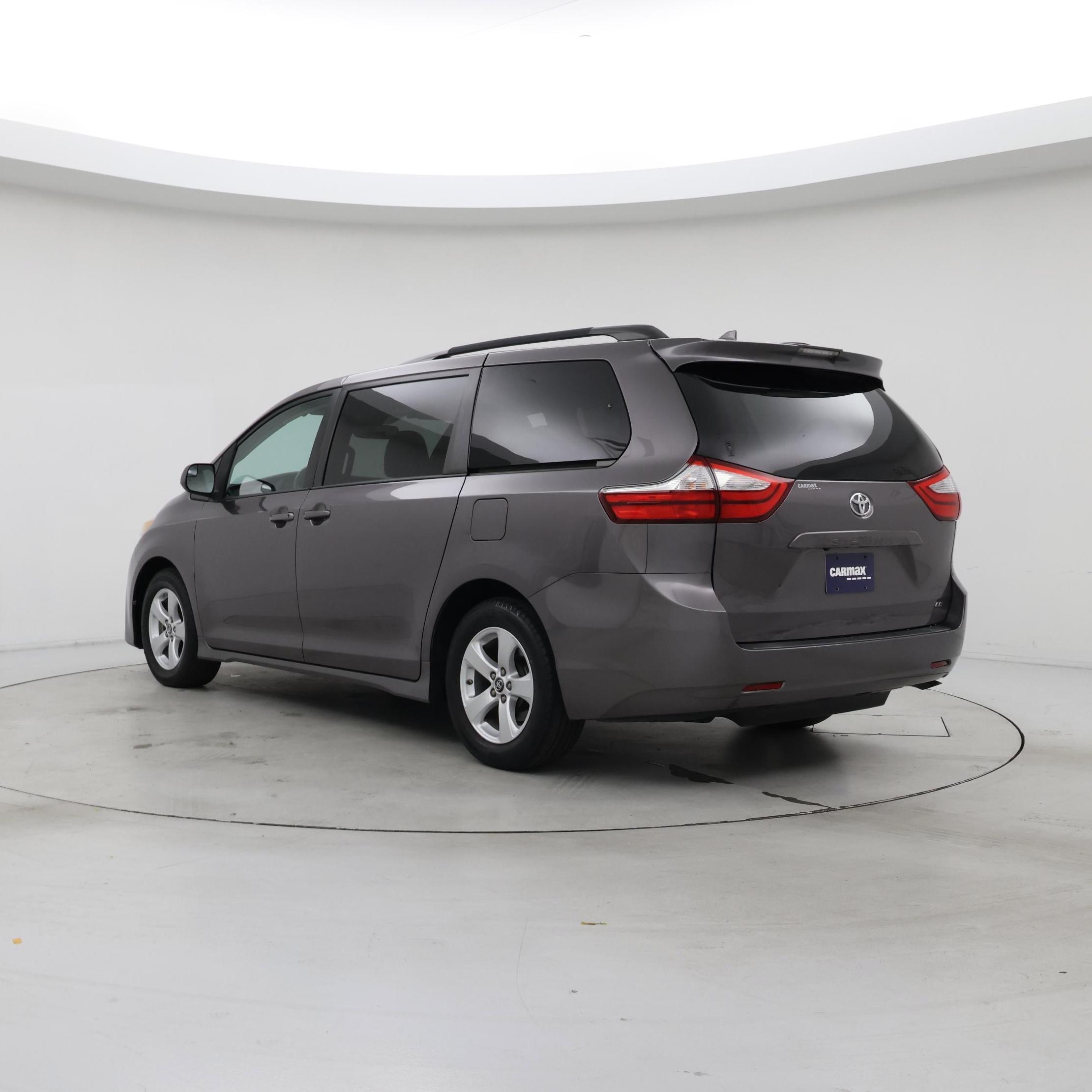 Thumbnail: 2019 Toyota Sienna - 2