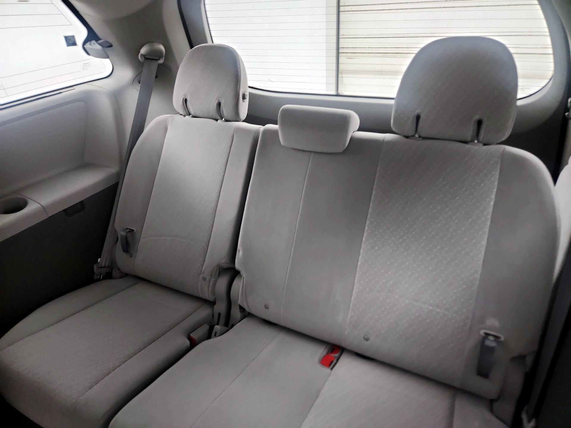 Thumbnail: 2019 Toyota Sienna - 20