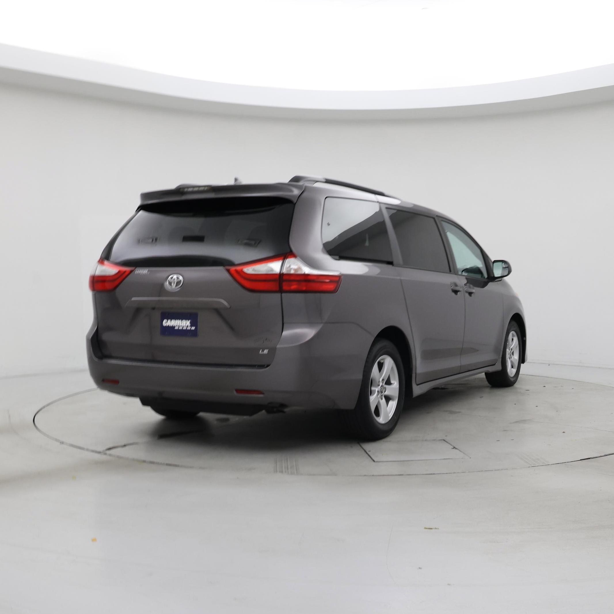 Thumbnail: 2019 Toyota Sienna - 8