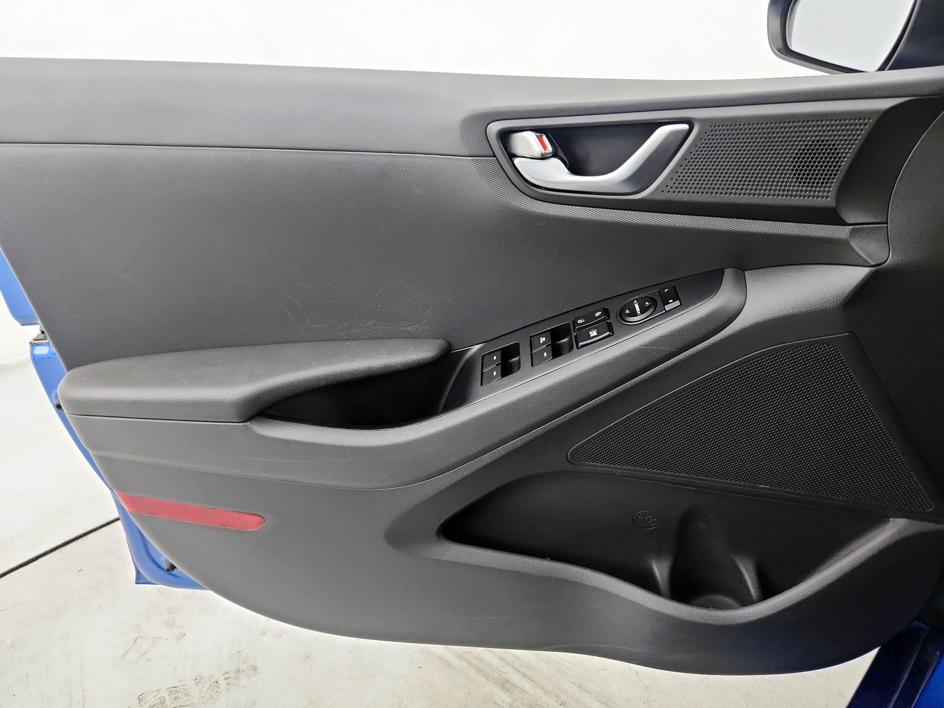 Thumbnail: 2018 Hyundai Ioniq - 12