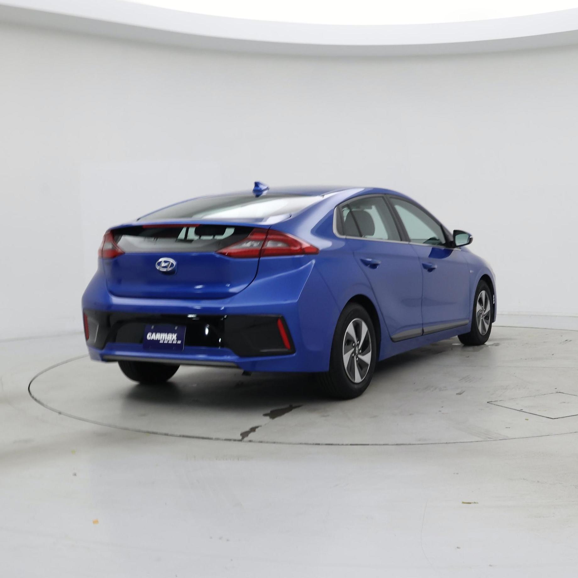 Thumbnail: 2018 Hyundai Ioniq - 8
