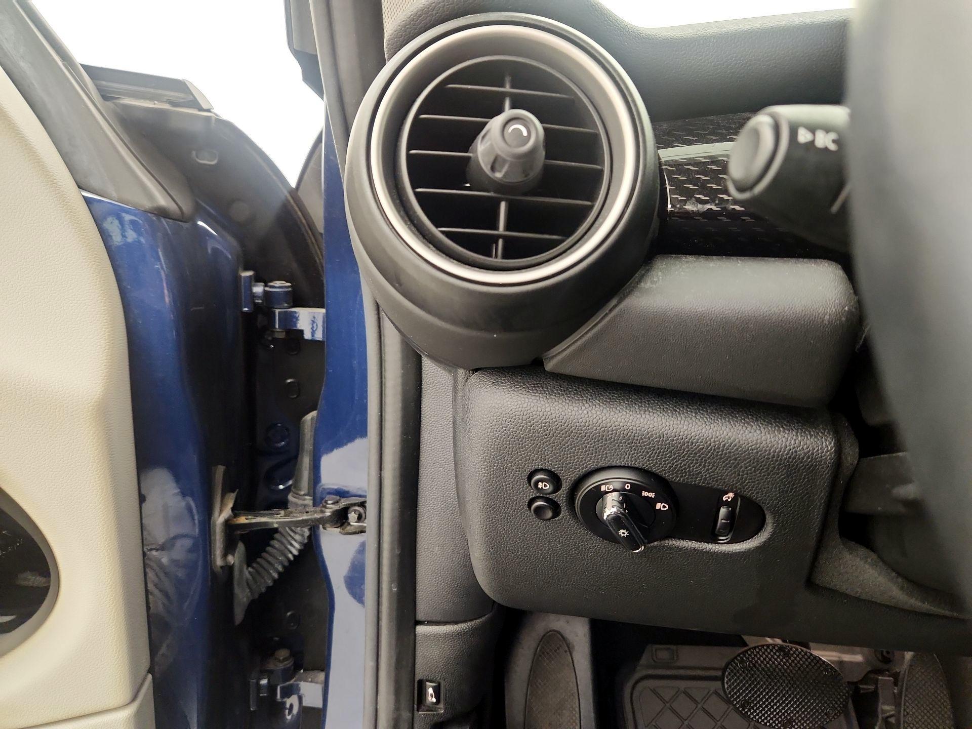 Thumbnail: 2015 MINI Cooper Hardtop - 13