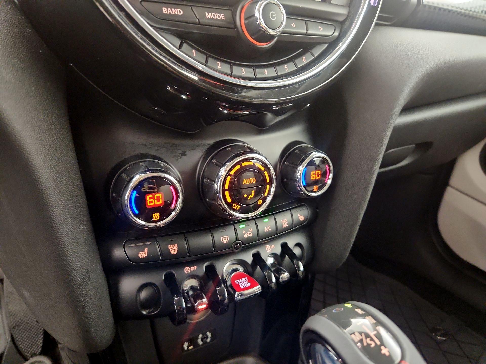 Thumbnail: 2015 MINI Cooper Hardtop - 16