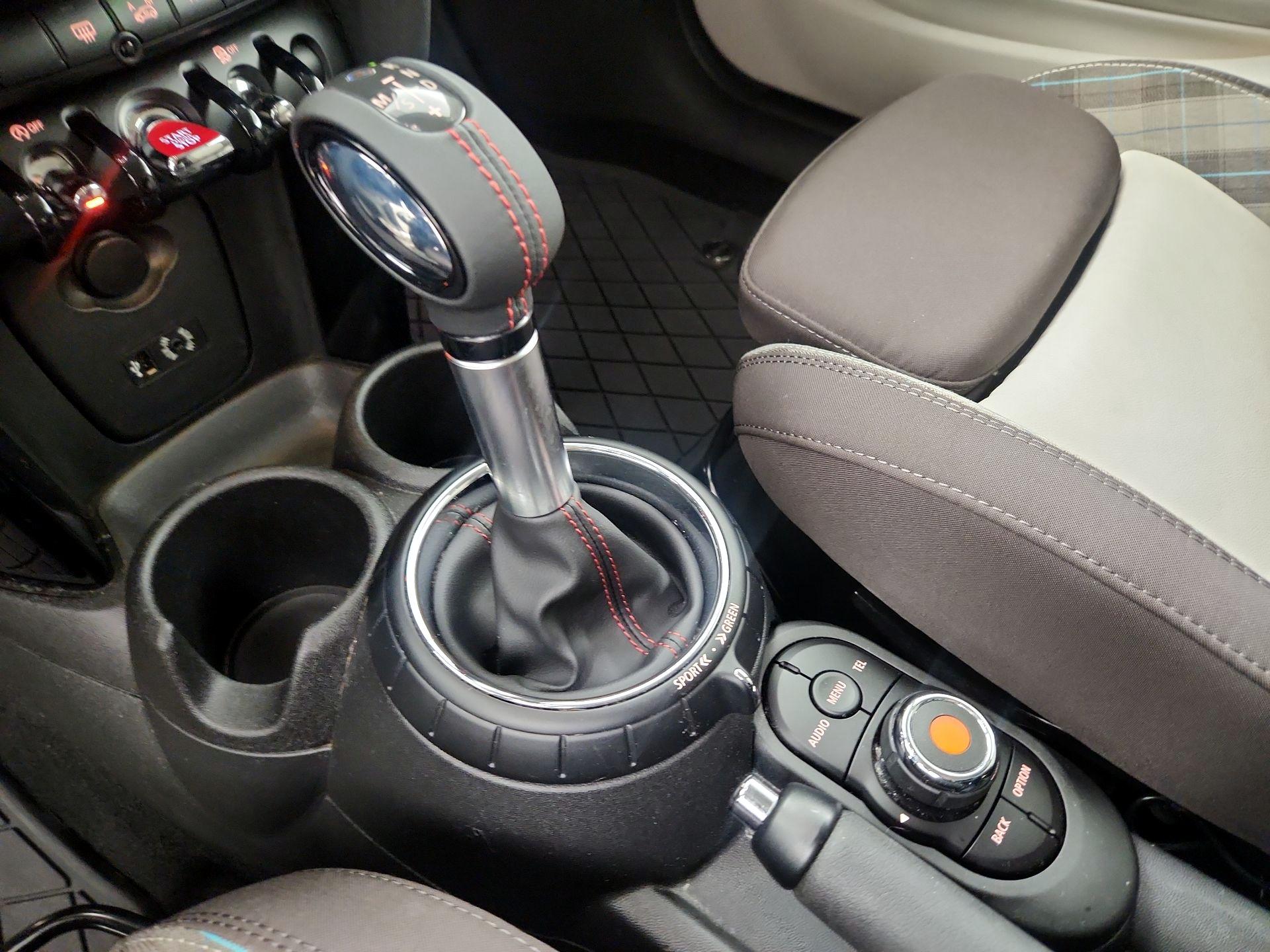 Thumbnail: 2015 MINI Cooper Hardtop - 17
