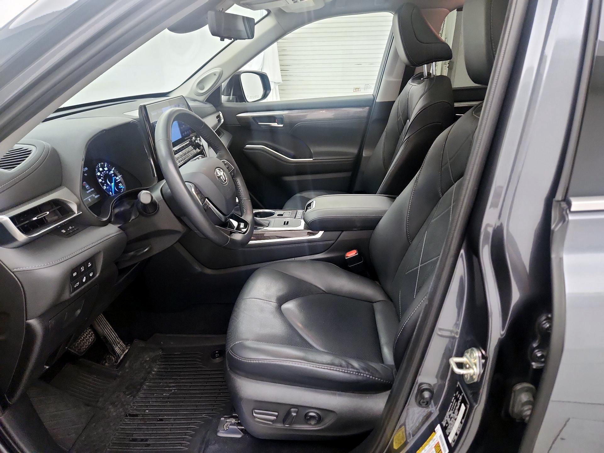 Thumbnail: 2020 Toyota Highlander - 11