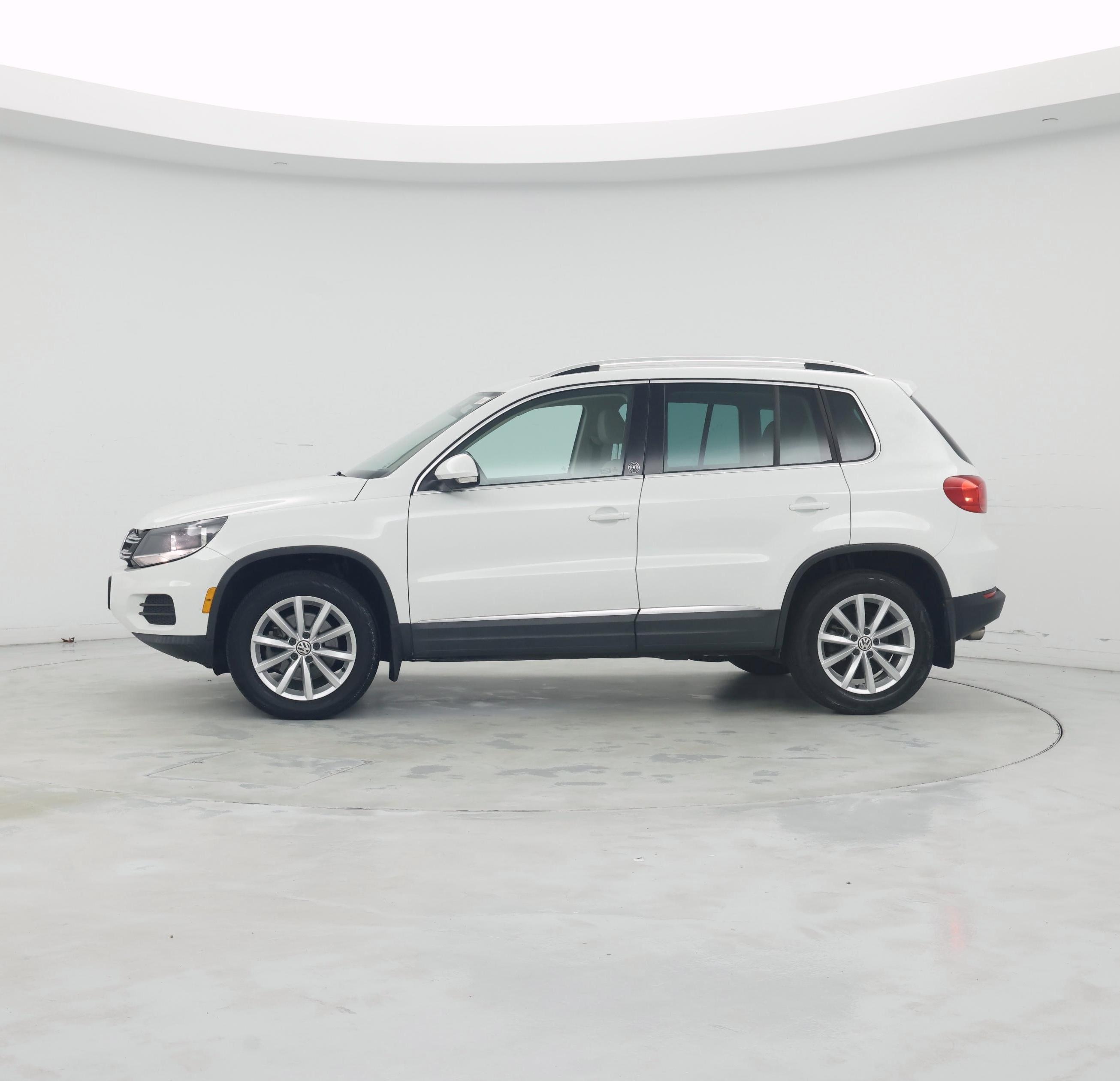 Thumbnail: 2017 Volkswagen Tiguan - 3