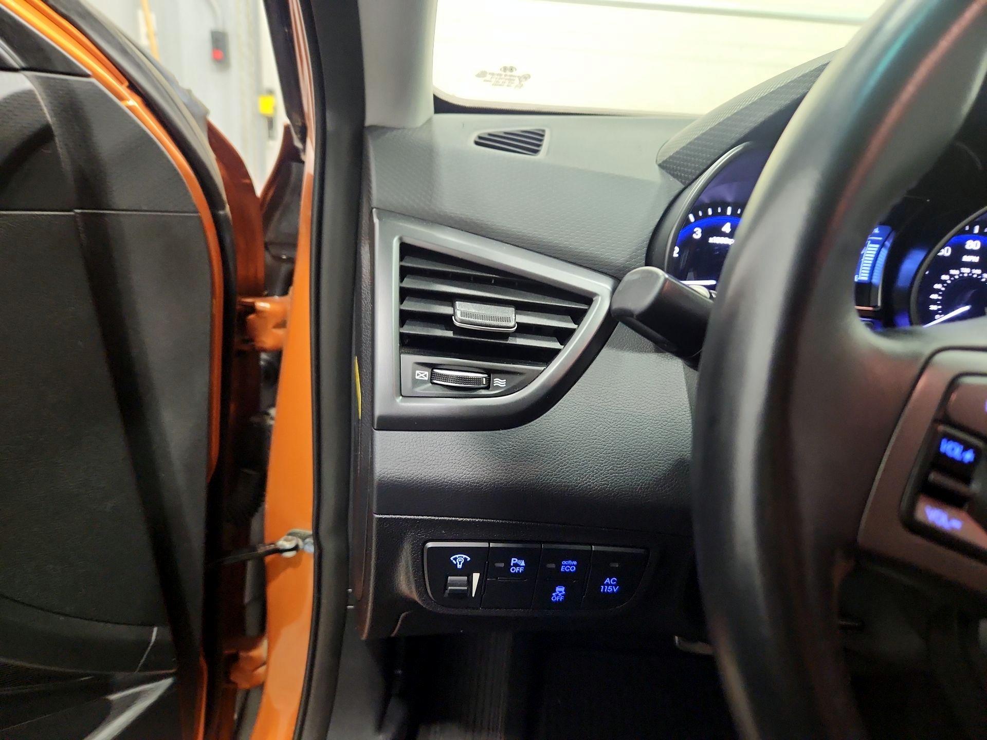Thumbnail: 2014 Hyundai Veloster - 13