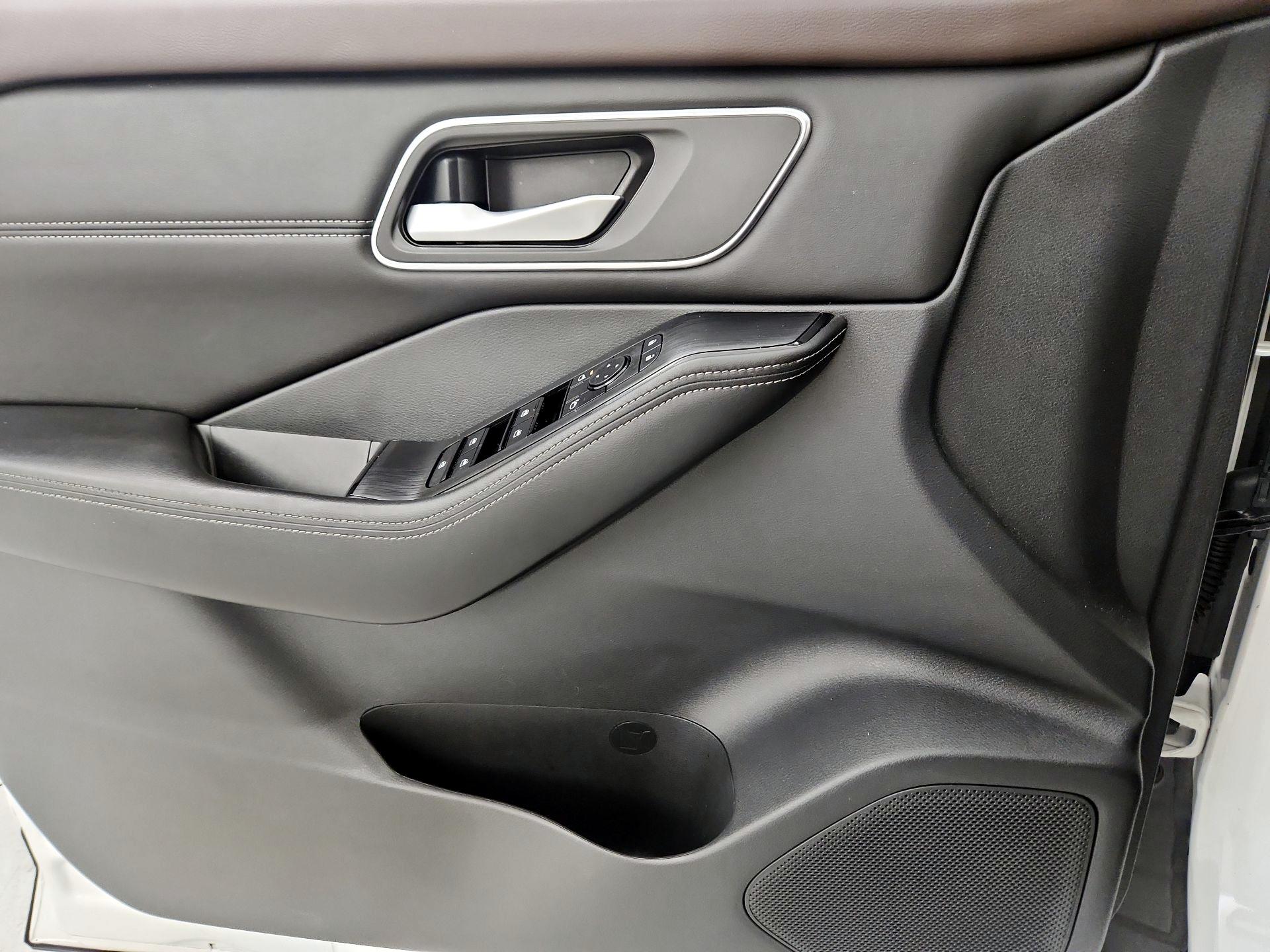 Thumbnail: 2021 Nissan Rogue - 12