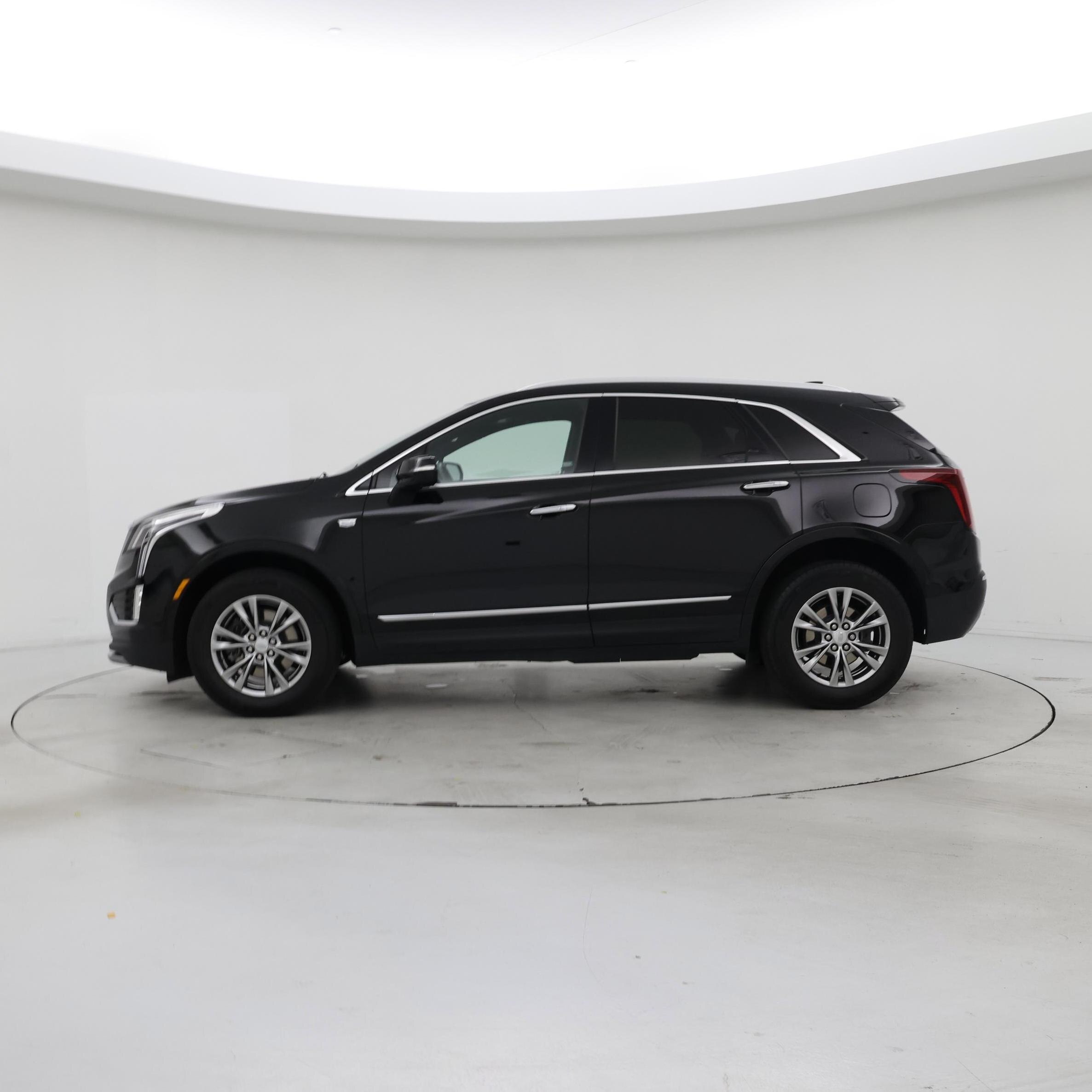Thumbnail: 2021 Cadillac XT5 - 3