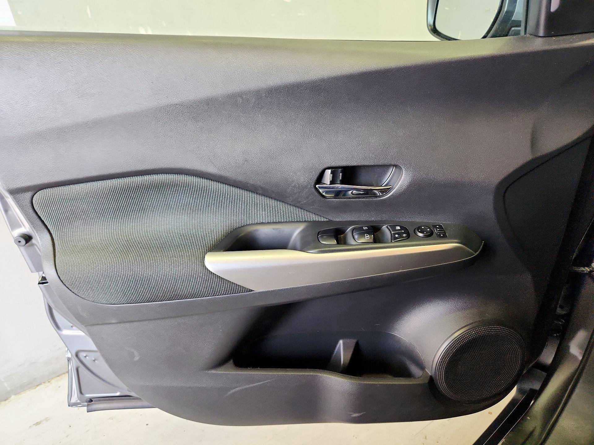 Thumbnail: 2019 Nissan Kicks - 12