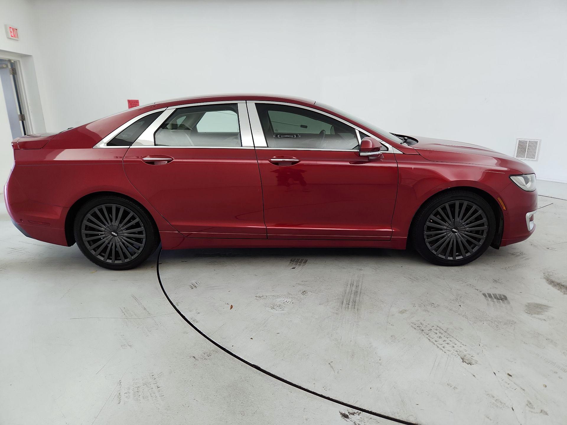 Thumbnail: 2017 Lincoln MKZ - 4