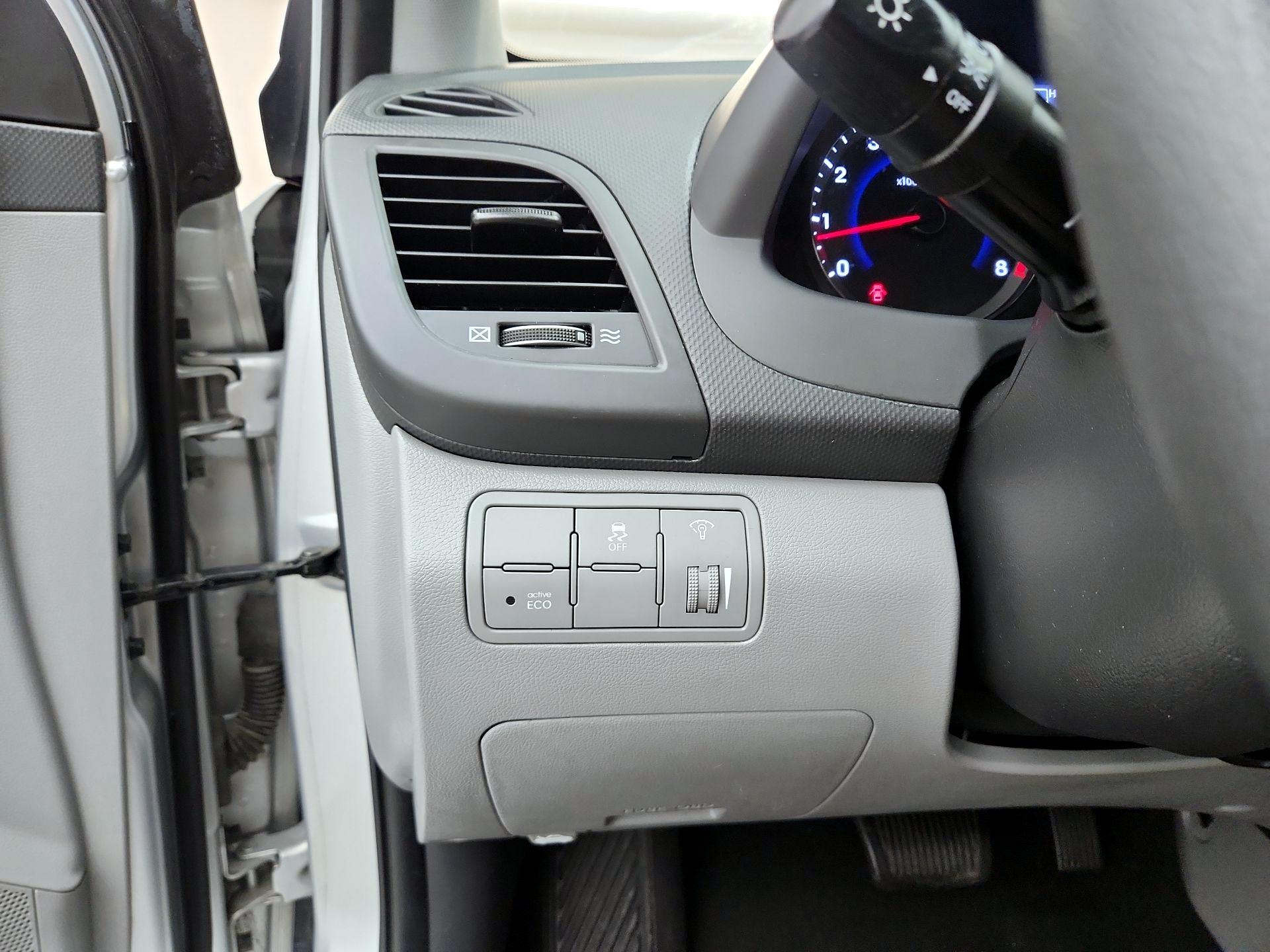 Thumbnail: 2016 Hyundai Accent - 13