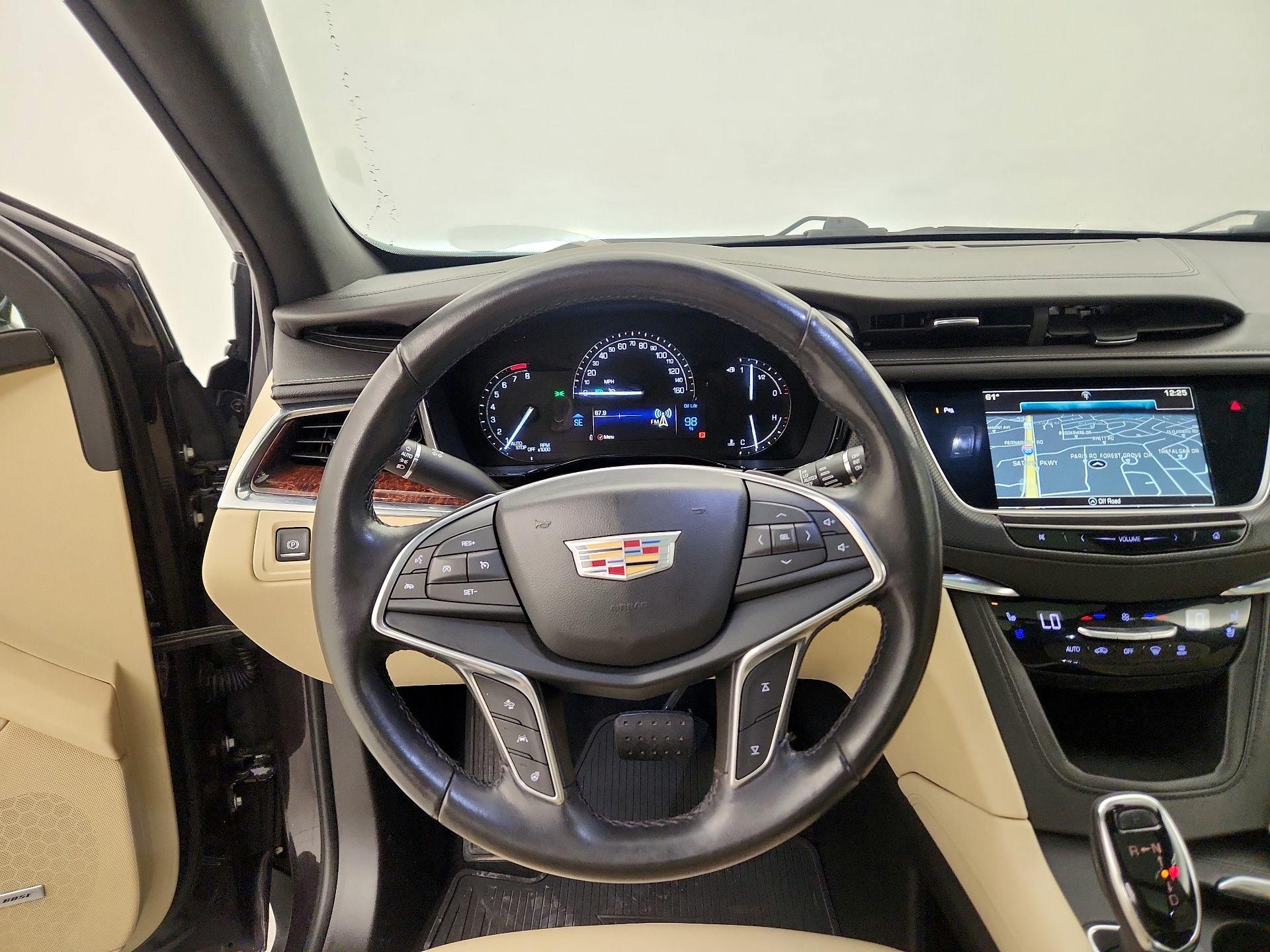 Thumbnail: 2018 Cadillac XT5 - 10