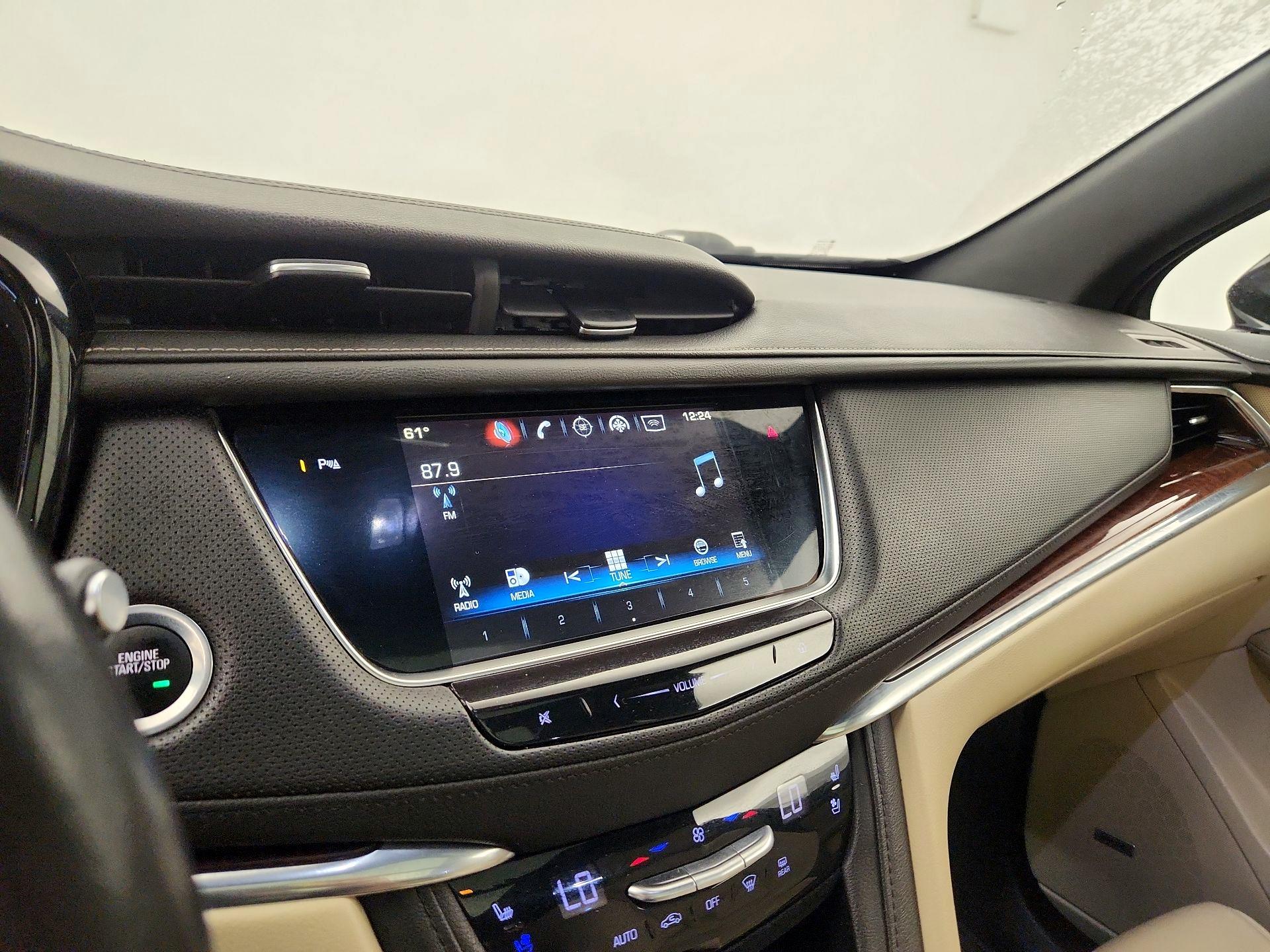 Thumbnail: 2018 Cadillac XT5 - 16