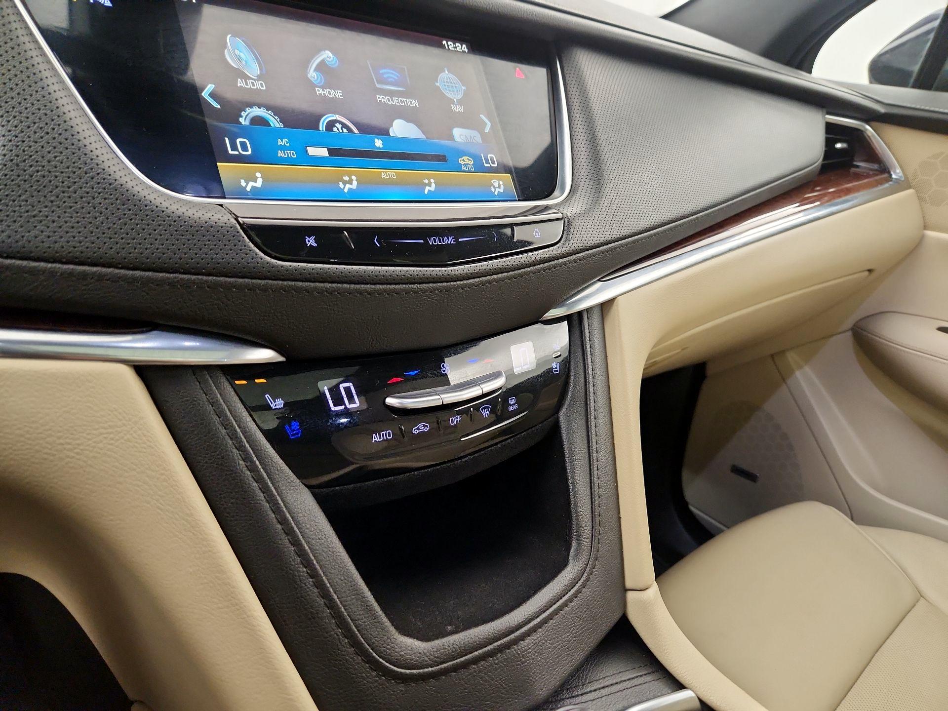 Thumbnail: 2018 Cadillac XT5 - 17