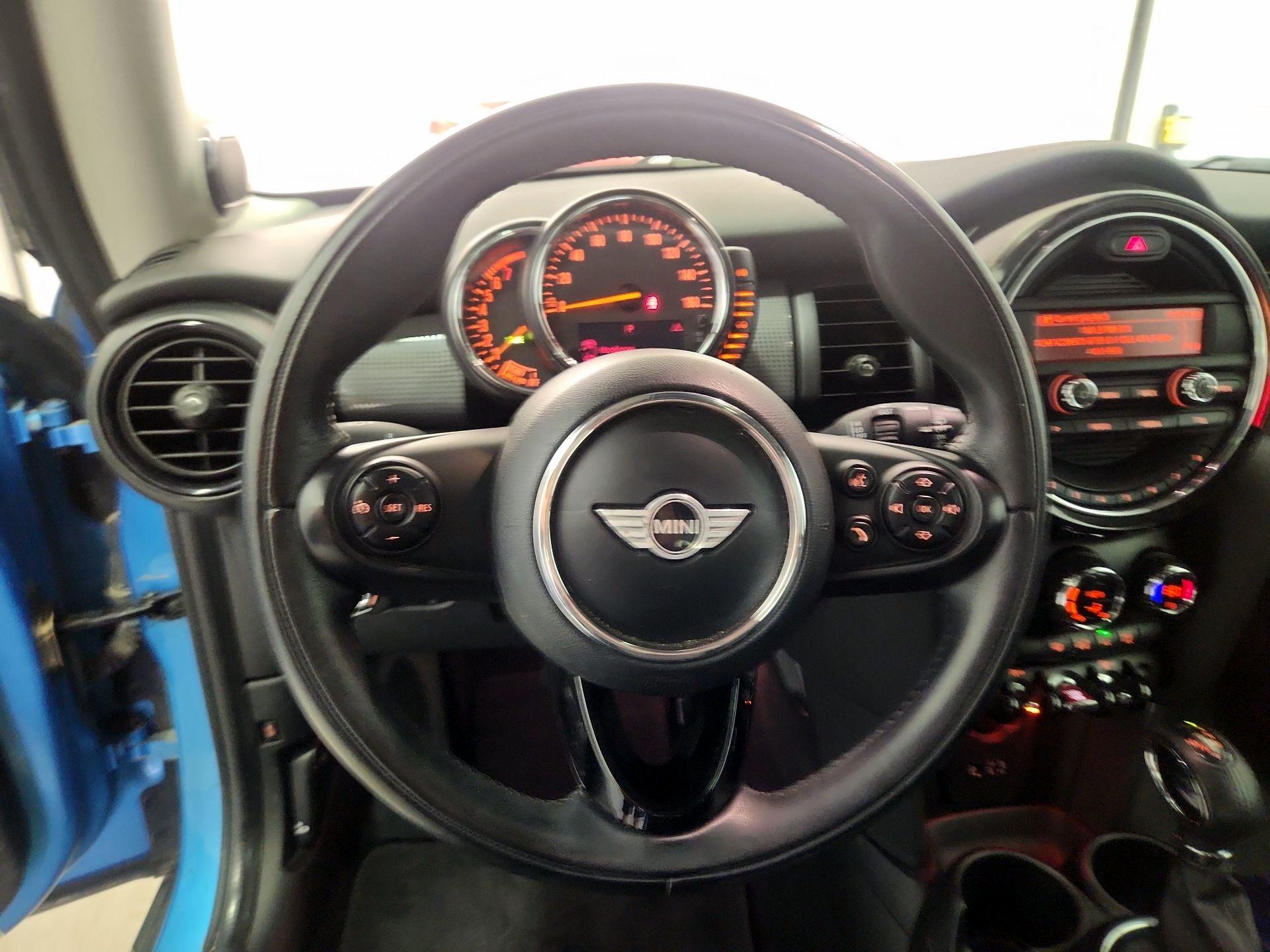 Thumbnail: 2015 MINI Cooper Hardtop - 10