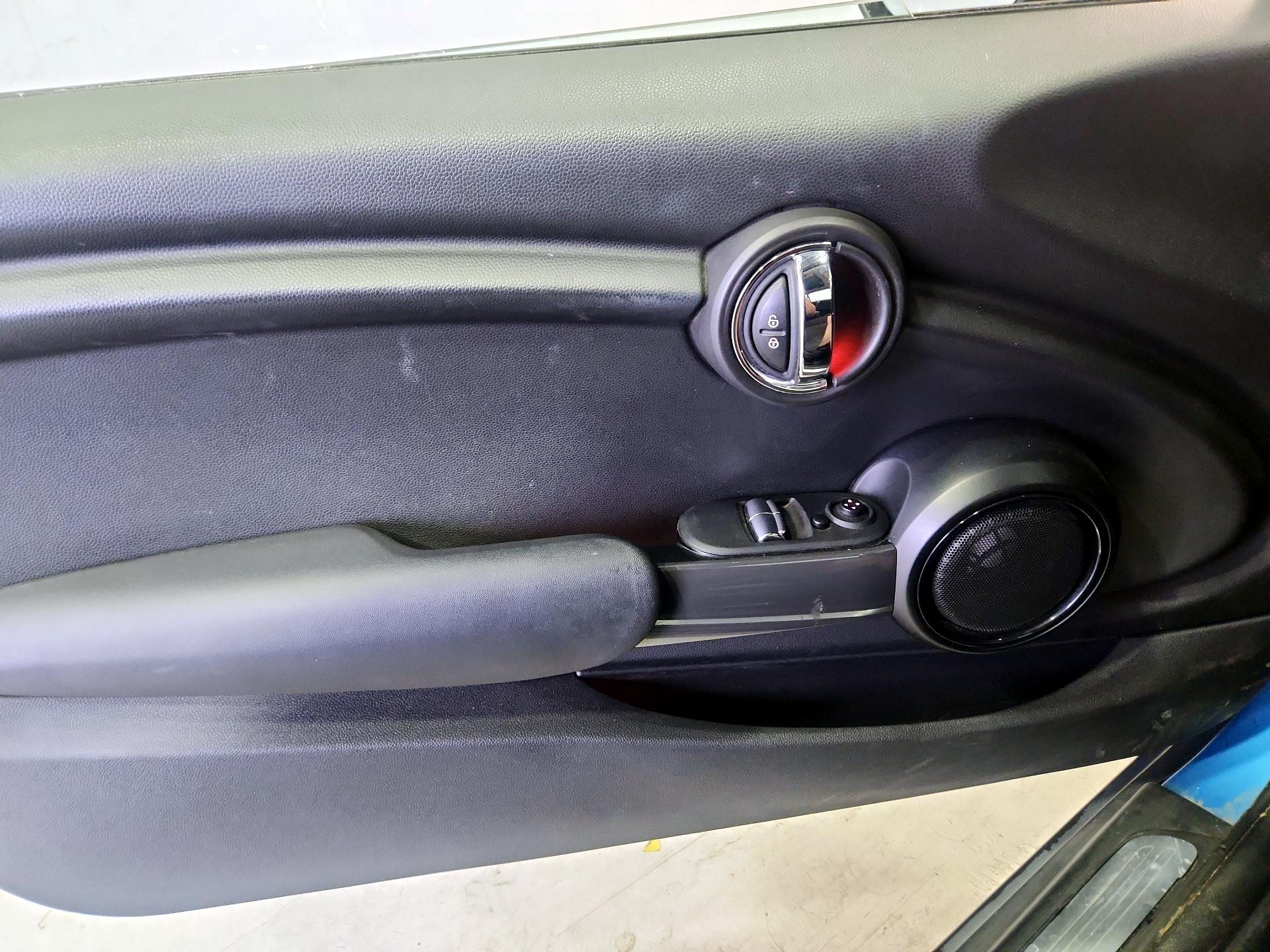 Thumbnail: 2015 MINI Cooper Hardtop - 12