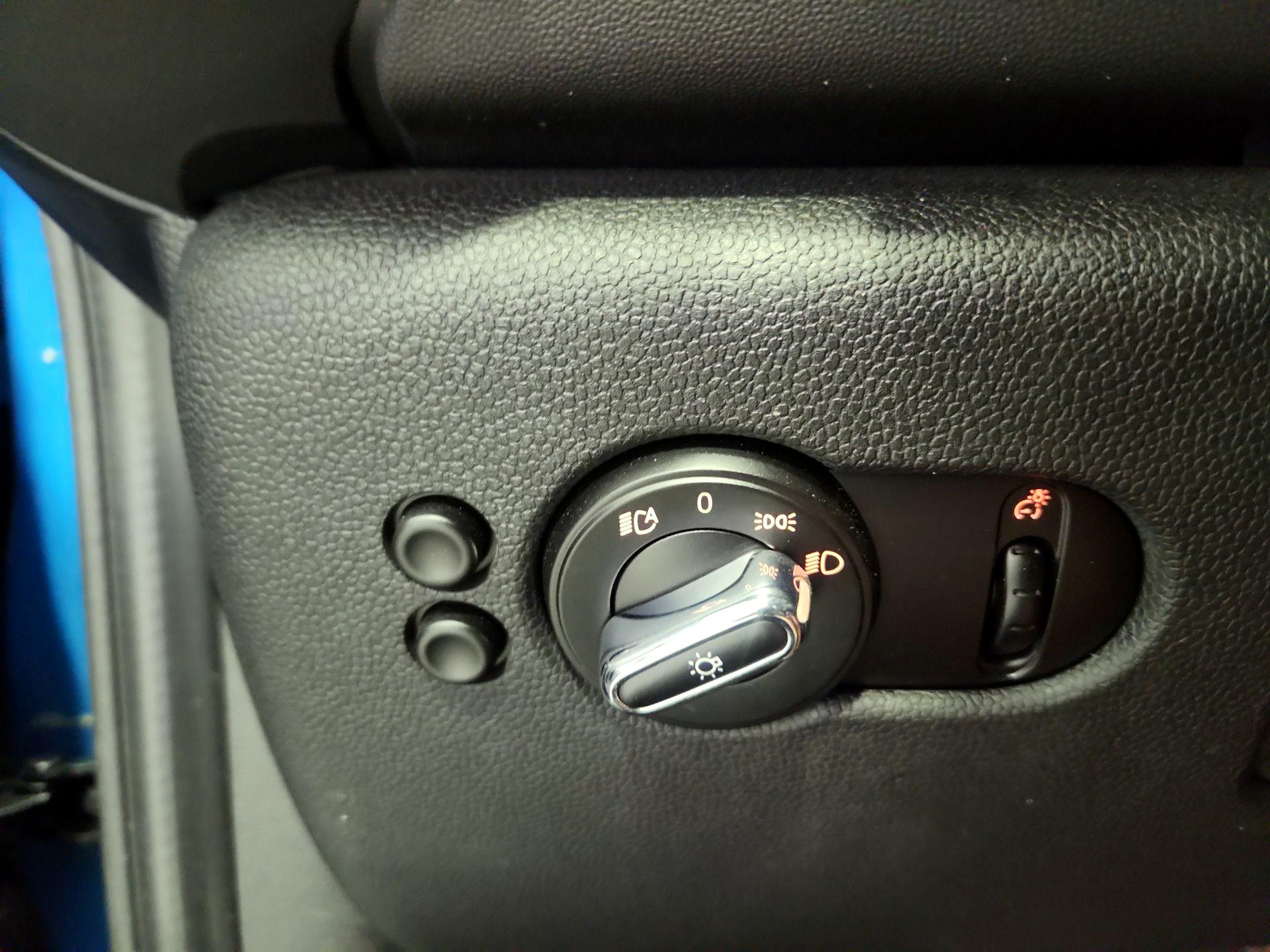 Thumbnail: 2015 MINI Cooper Hardtop - 13