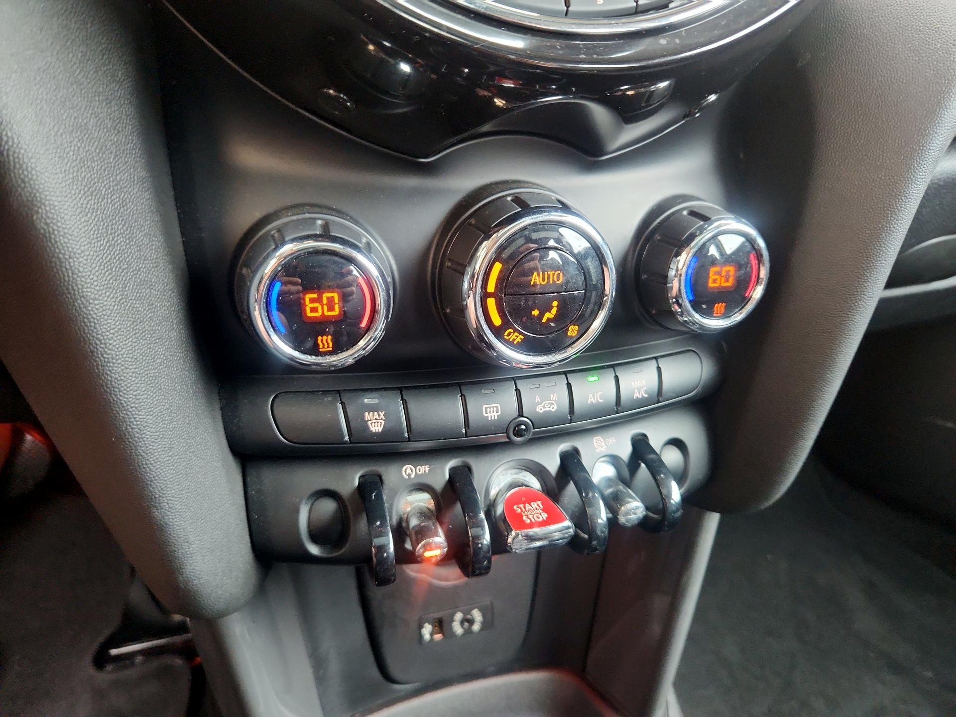 Thumbnail: 2015 MINI Cooper Hardtop - 15