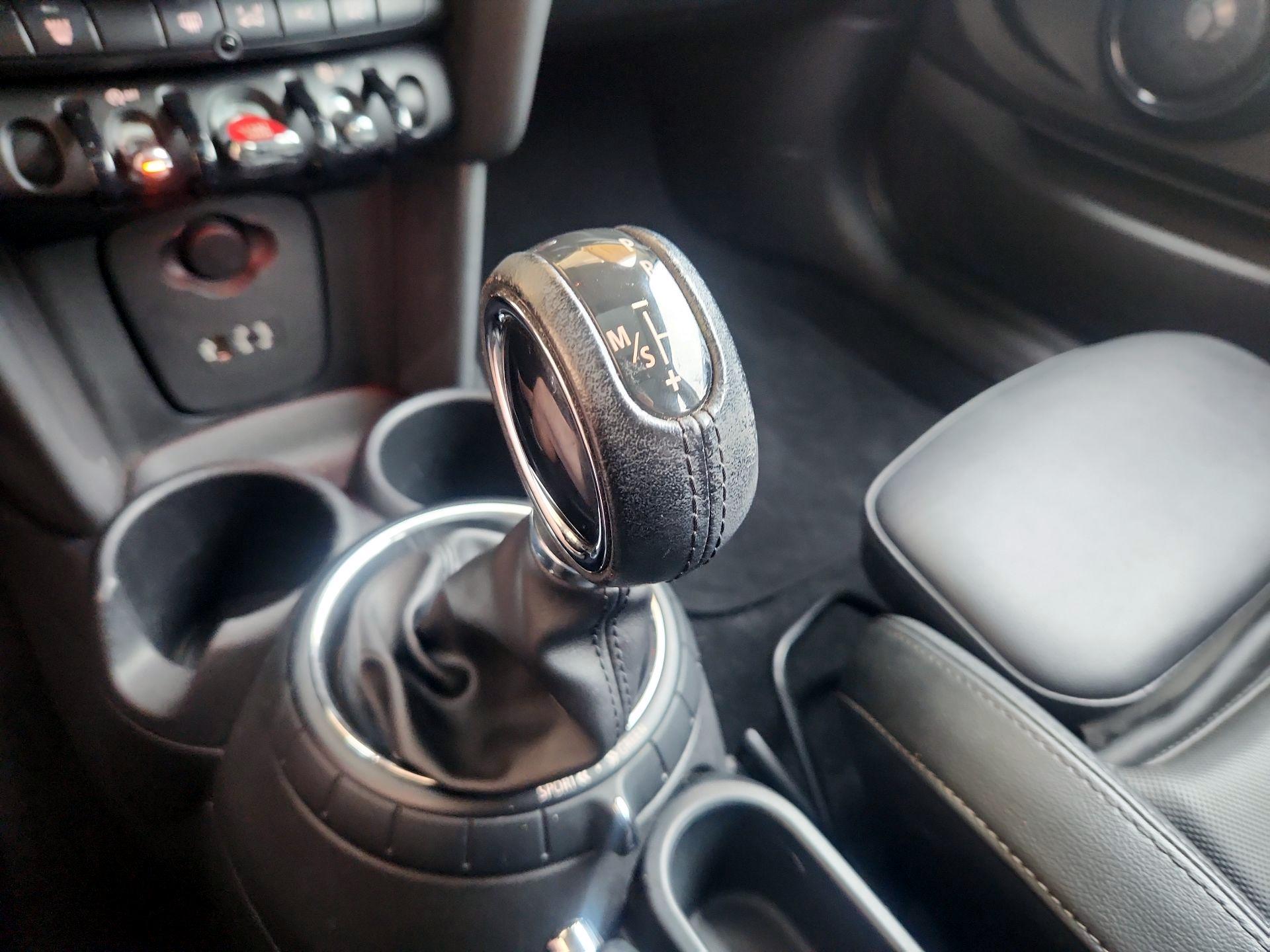 Thumbnail: 2015 MINI Cooper Hardtop - 16