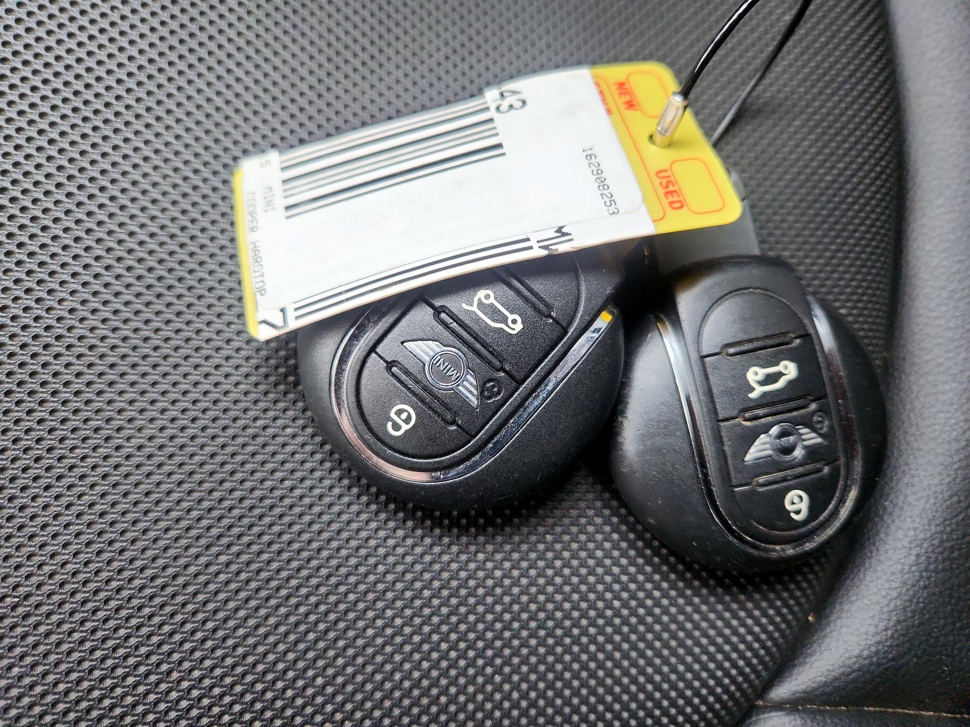 Thumbnail: 2015 MINI Cooper Hardtop - 20