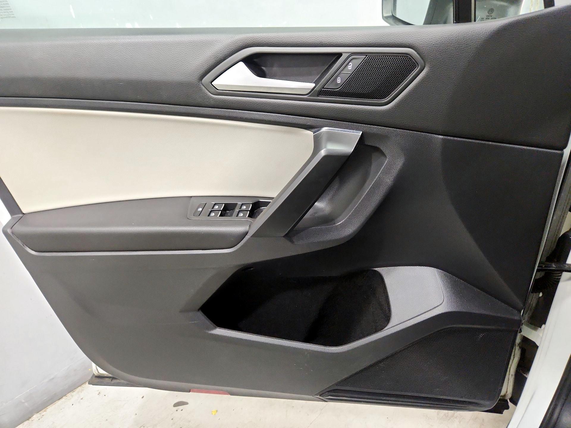 Thumbnail: 2021 Volkswagen Tiguan - 12