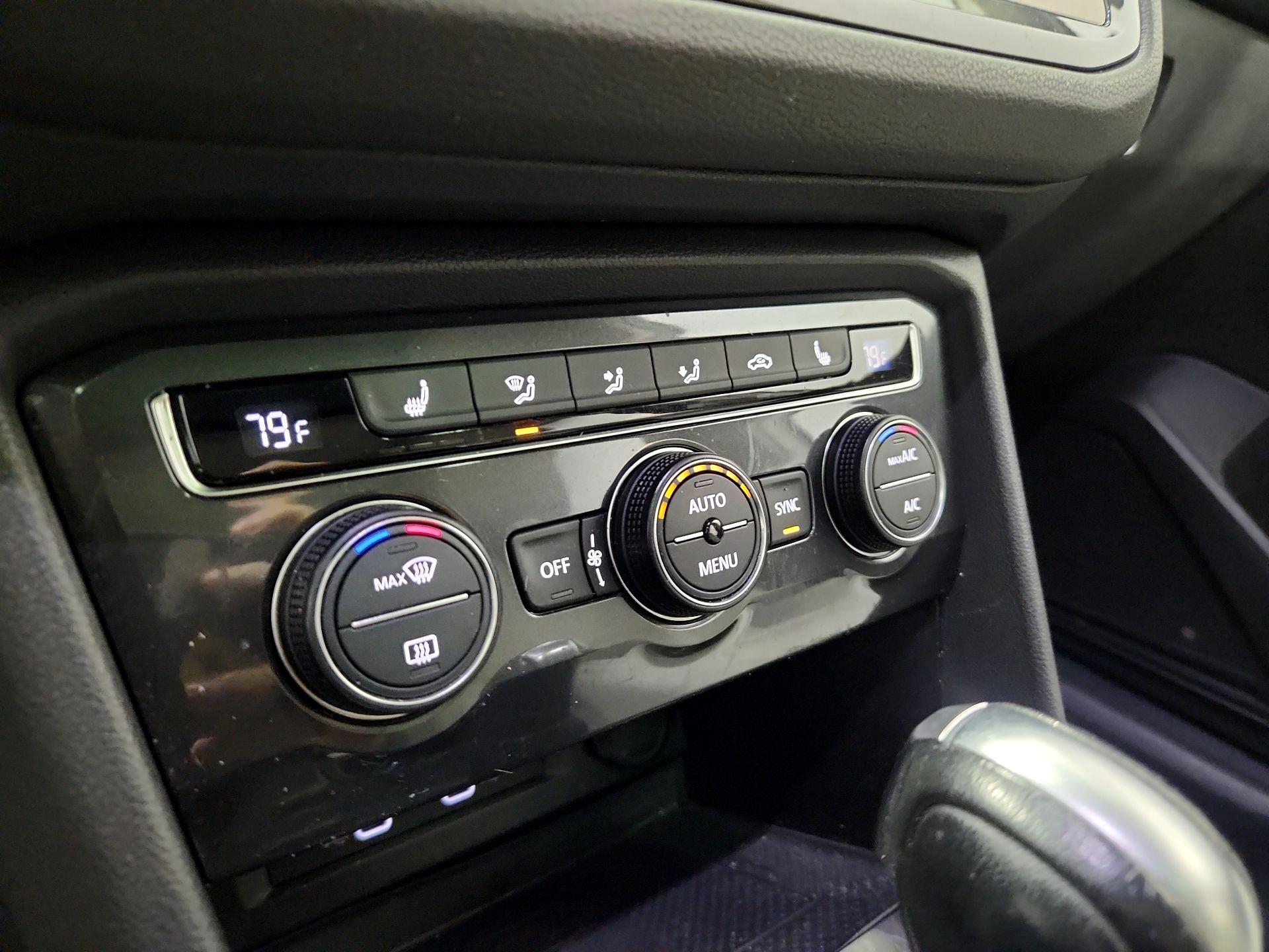 Thumbnail: 2021 Volkswagen Tiguan - 16