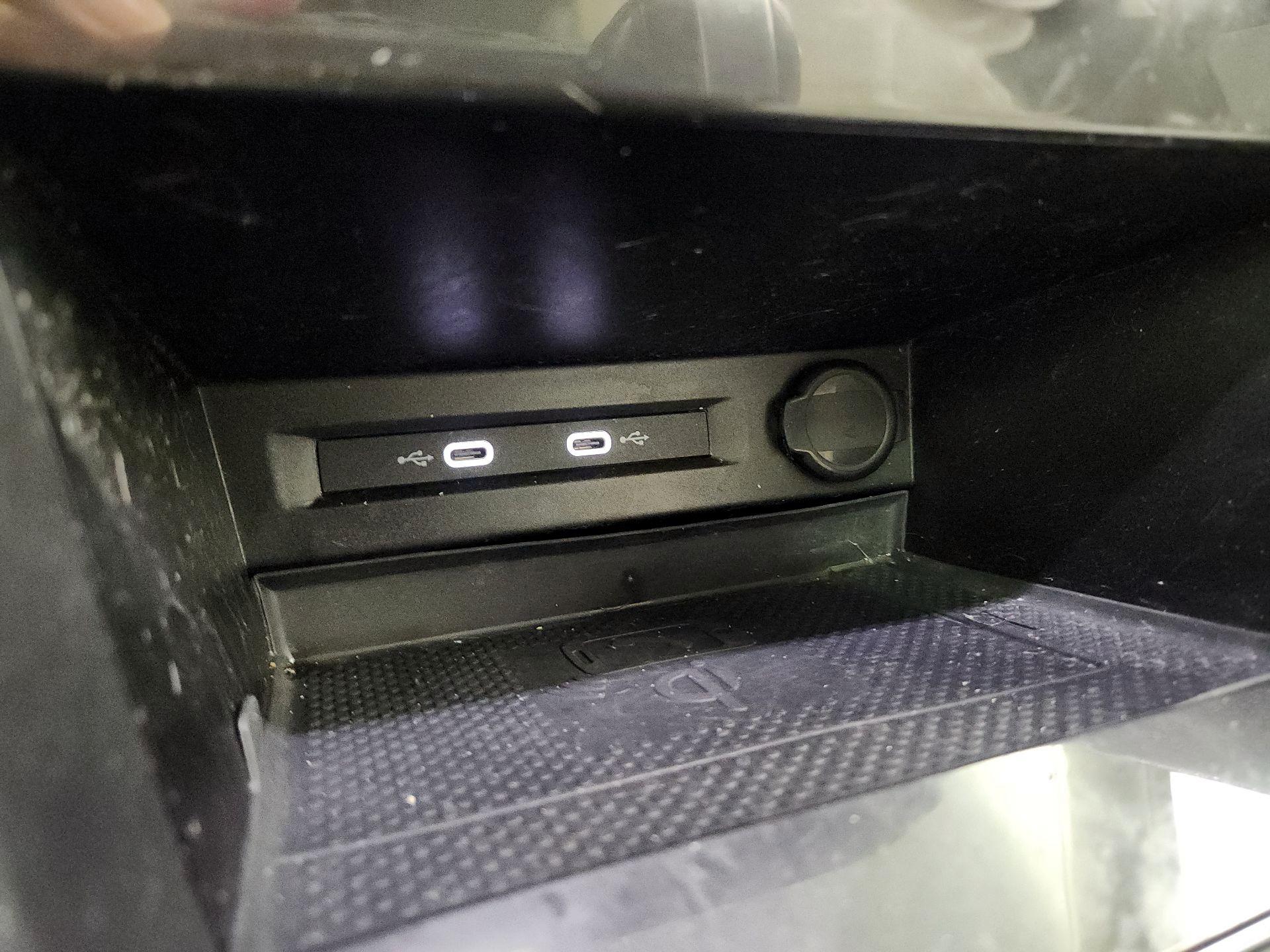 Thumbnail: 2021 Volkswagen Tiguan - 18