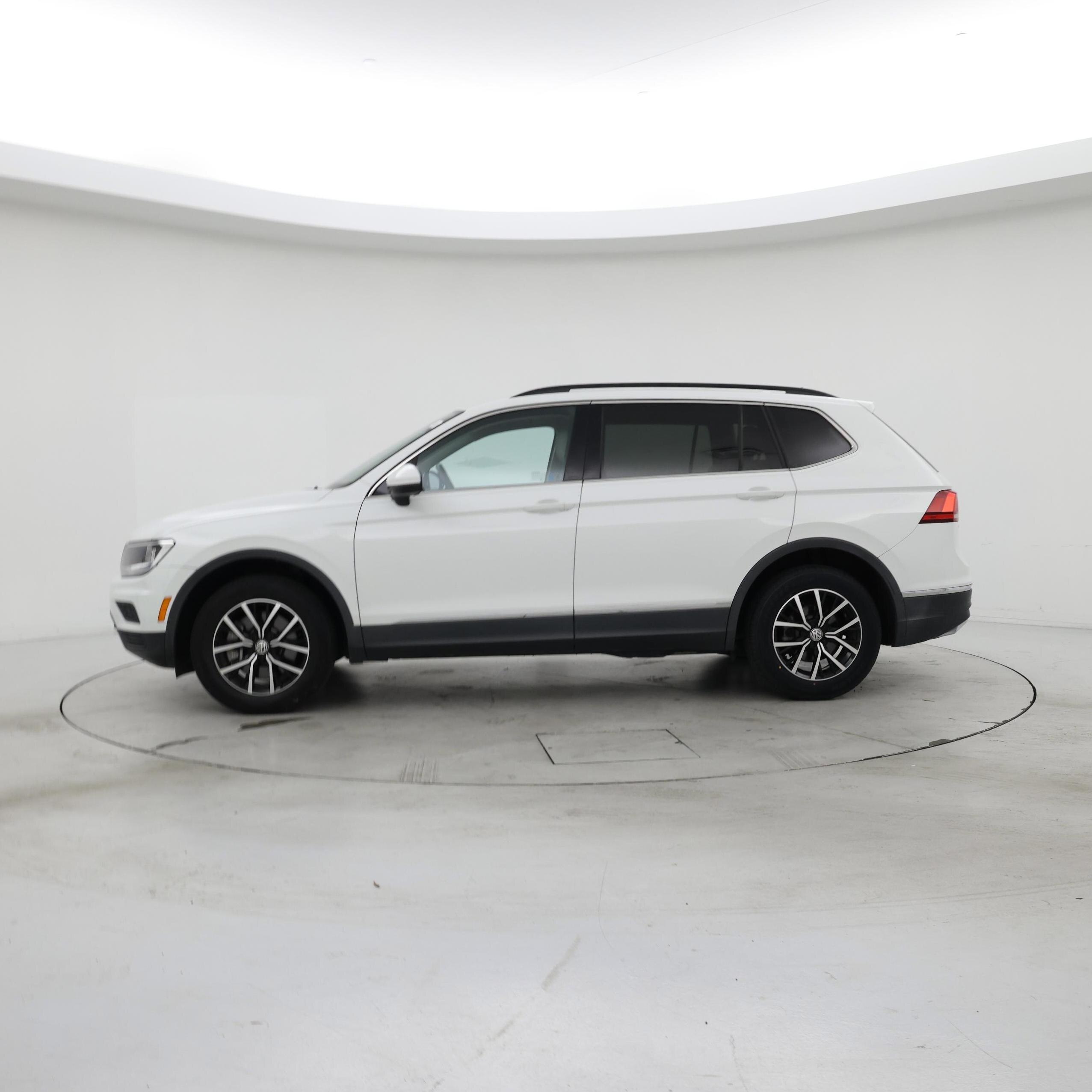 Thumbnail: 2021 Volkswagen Tiguan - 3