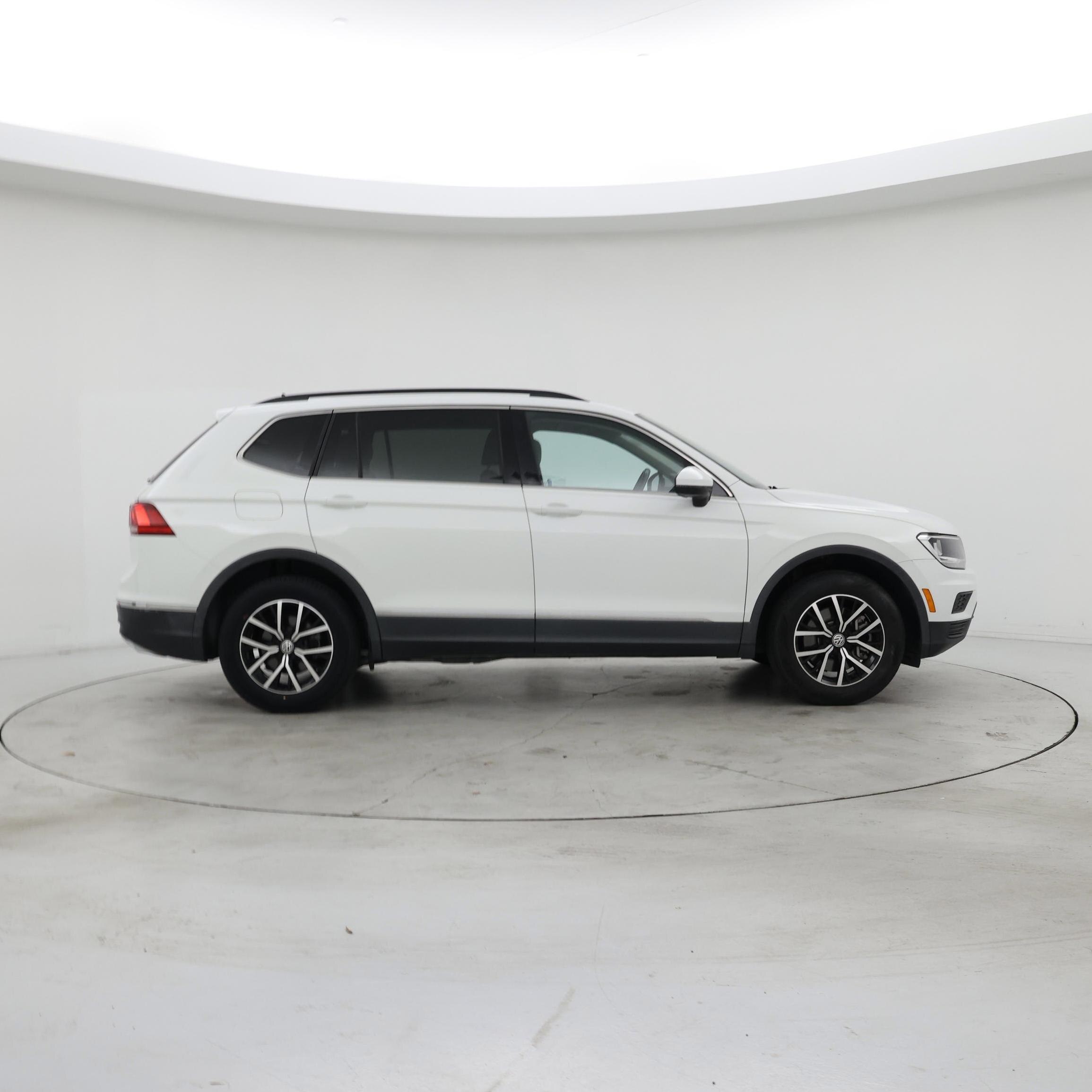 Thumbnail: 2021 Volkswagen Tiguan - 7