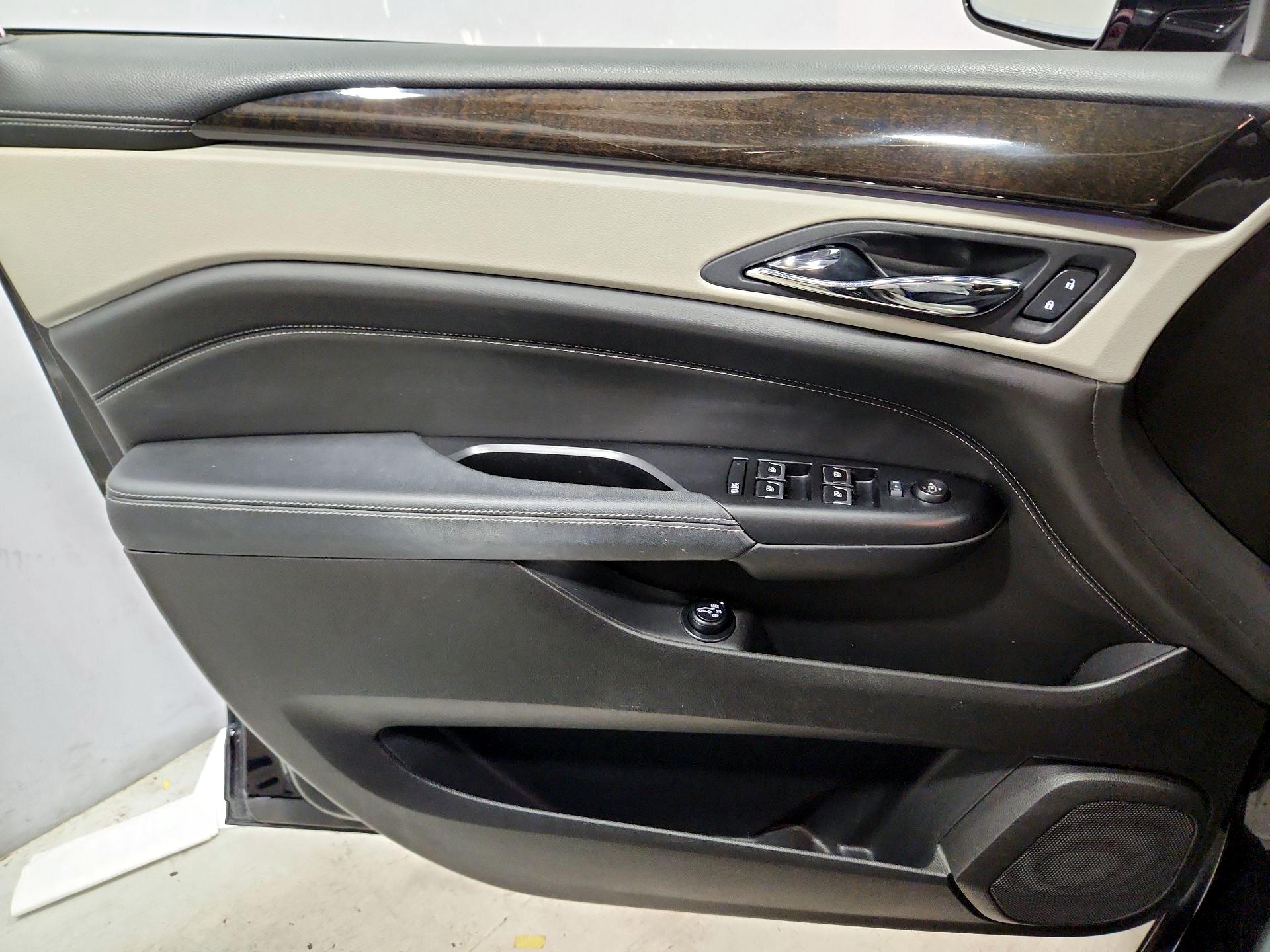 Thumbnail: 2016 Cadillac SRX - 12