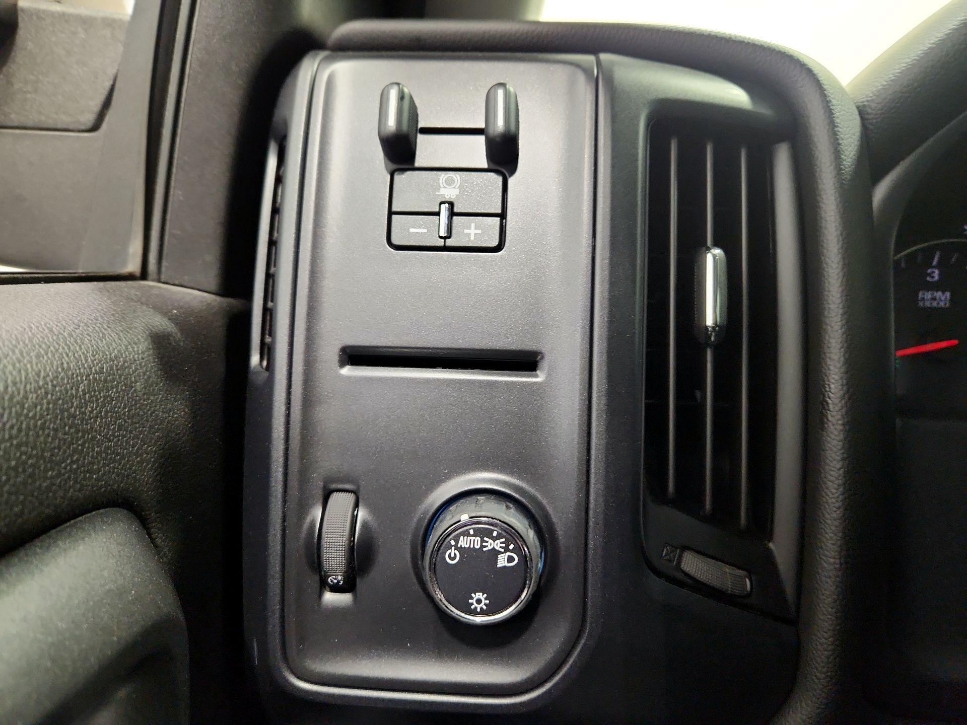 Thumbnail: 2018 Chevrolet Silverado 1500 - 13