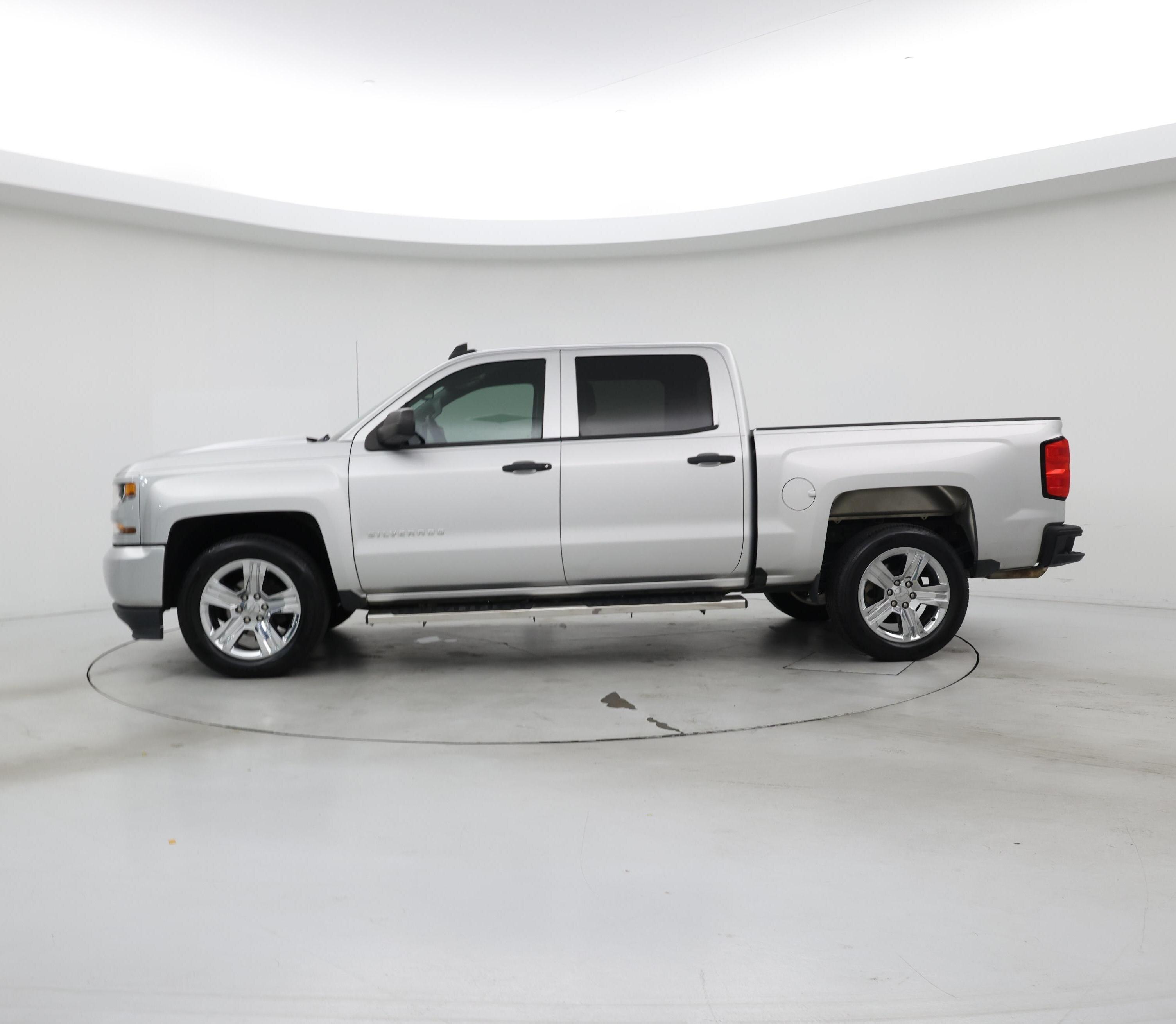 Thumbnail: 2018 Chevrolet Silverado 1500 - 3