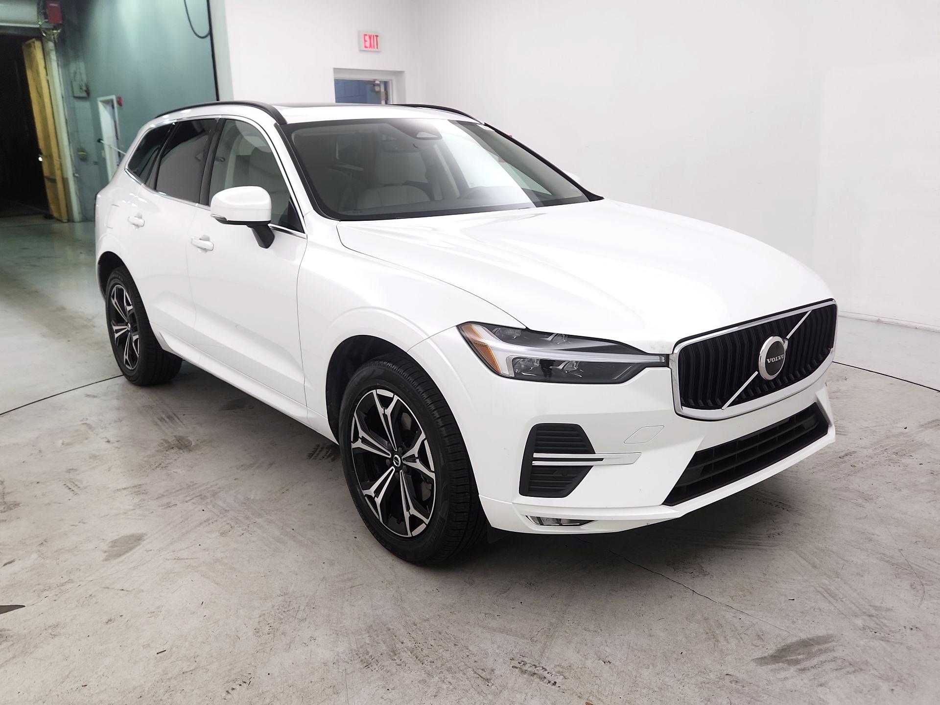 Thumbnail: 2022 Volvo XC60 - 1
