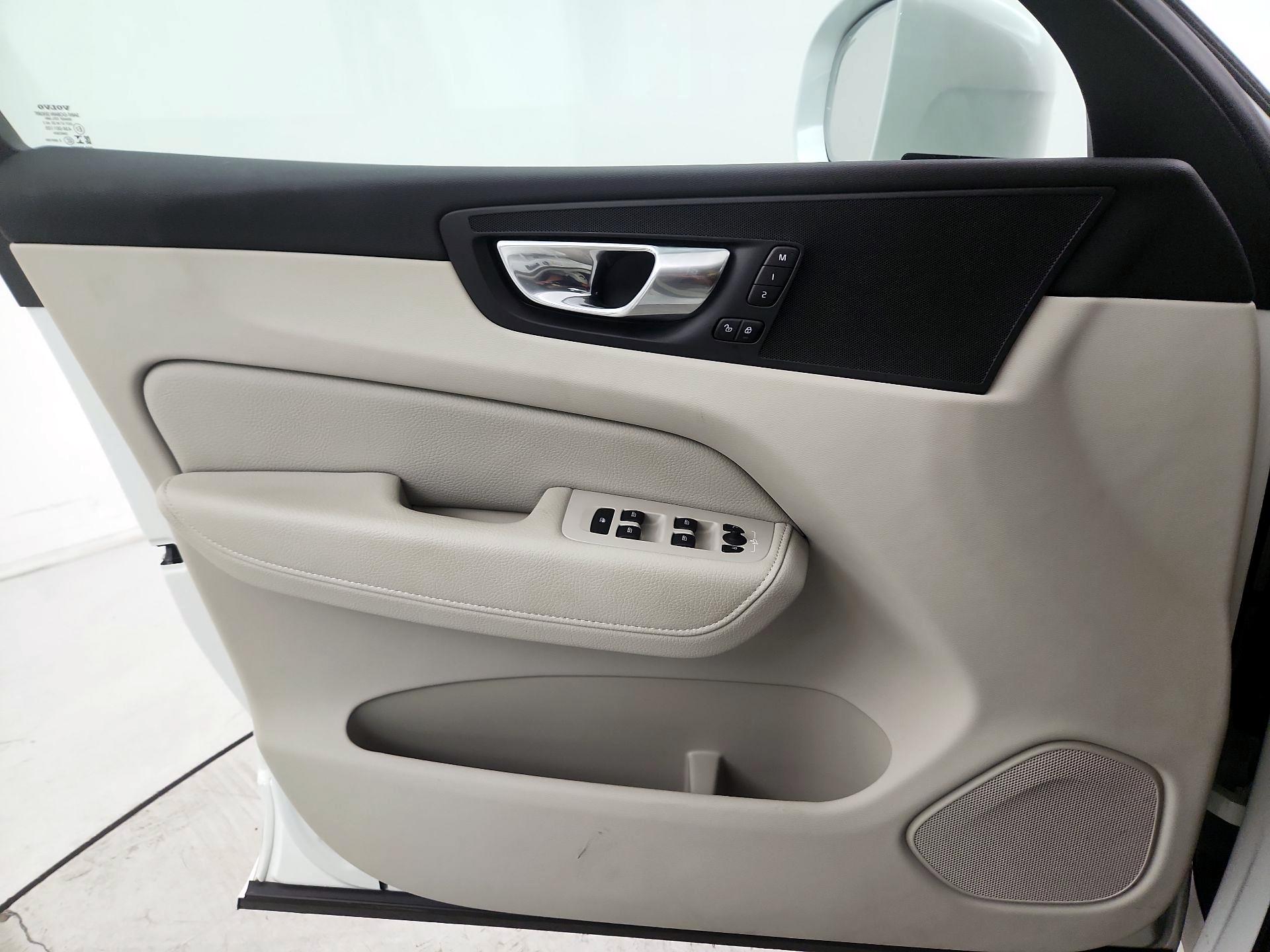 Thumbnail: 2022 Volvo XC60 - 10
