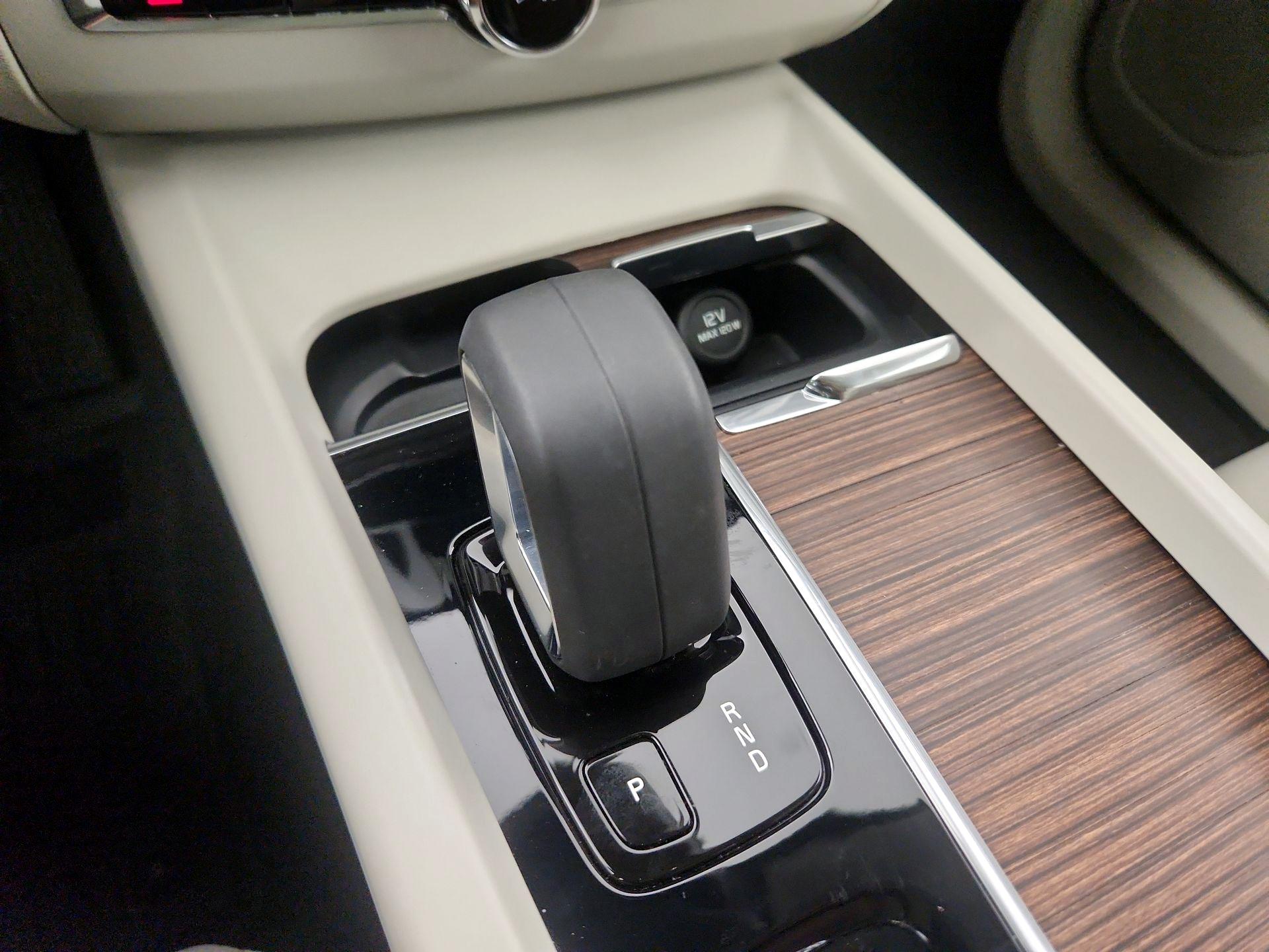 Thumbnail: 2022 Volvo XC60 - 15