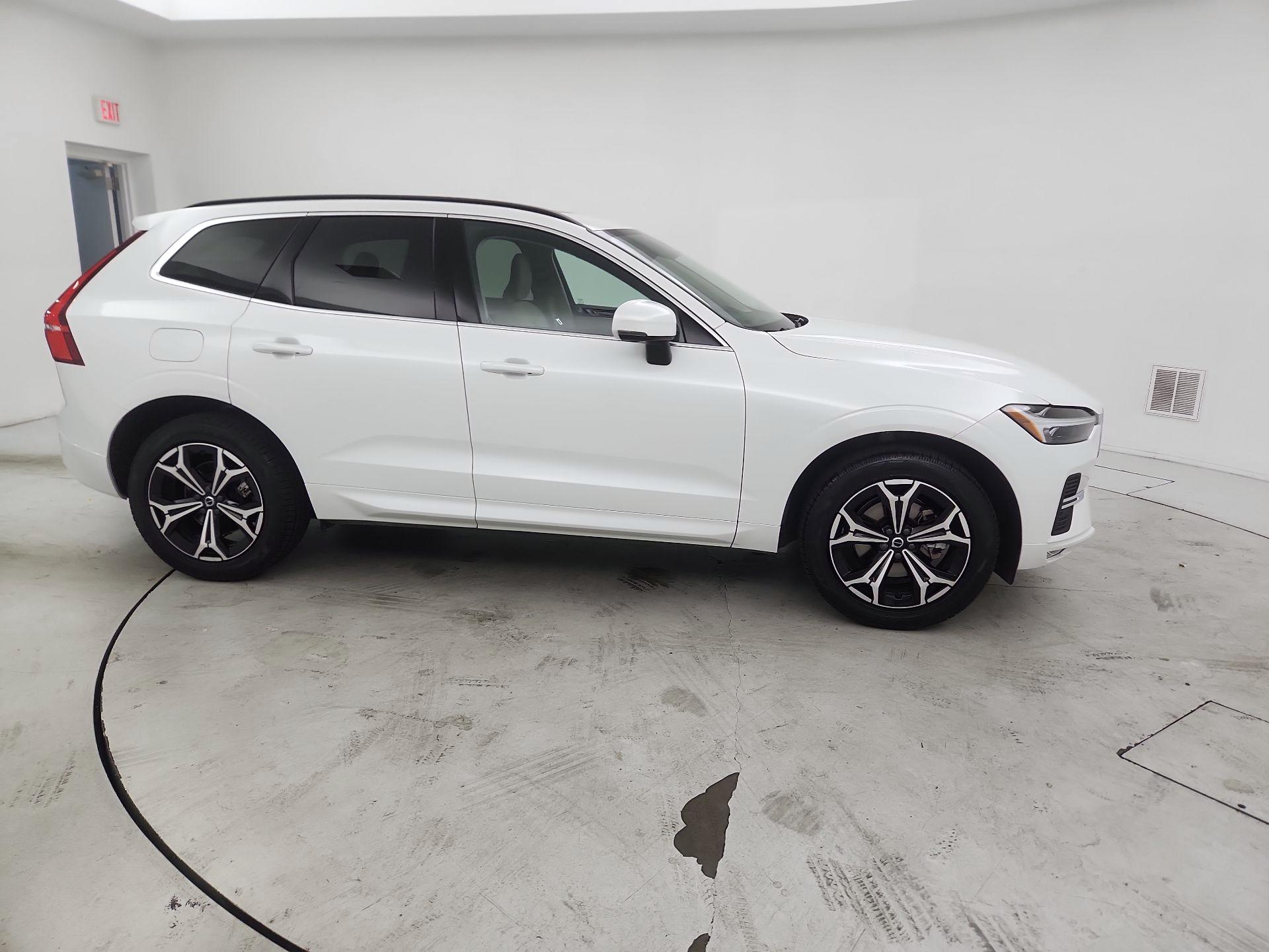 Thumbnail: 2022 Volvo XC60 - 4