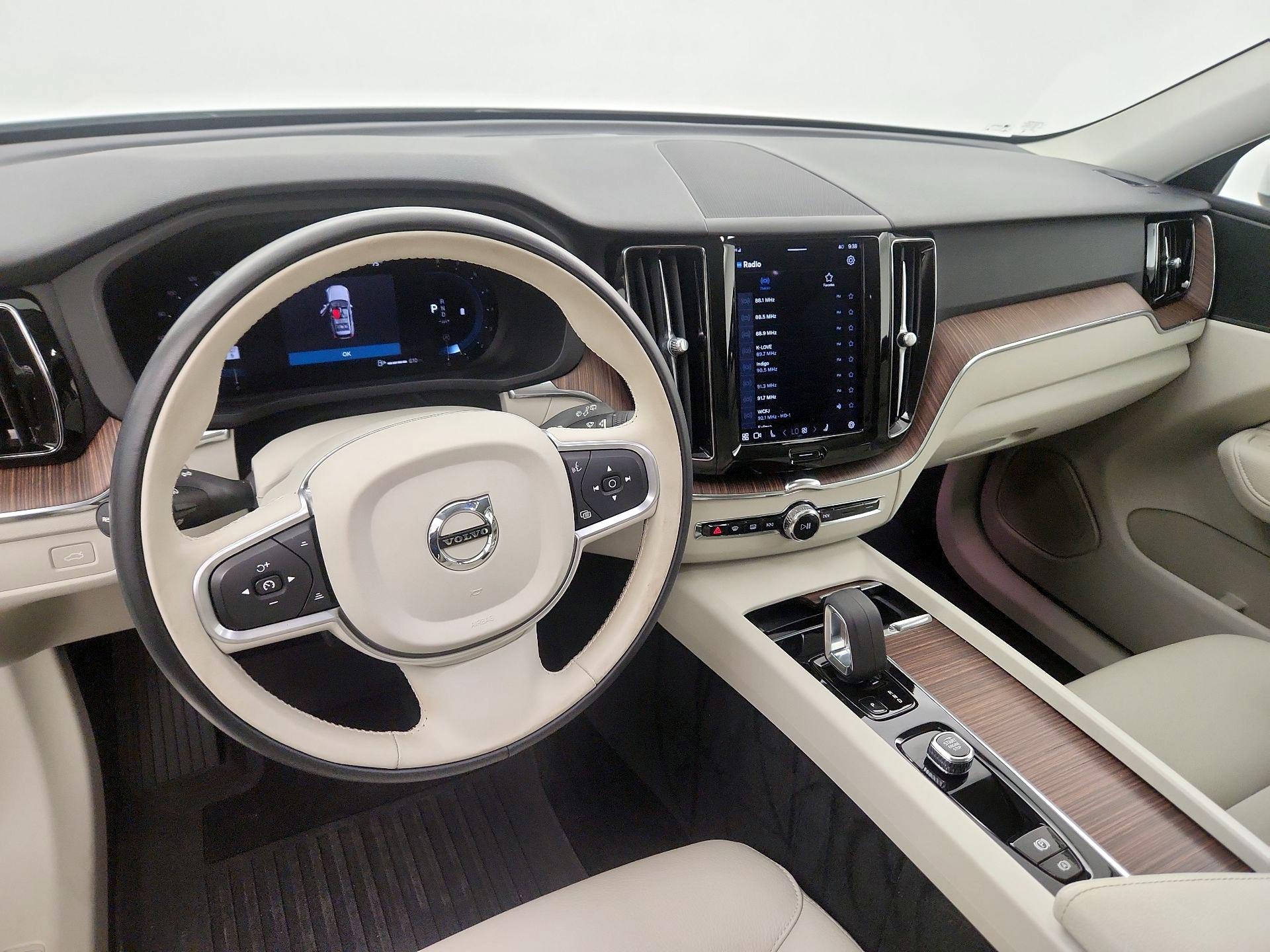 Thumbnail: 2022 Volvo XC60 - 8