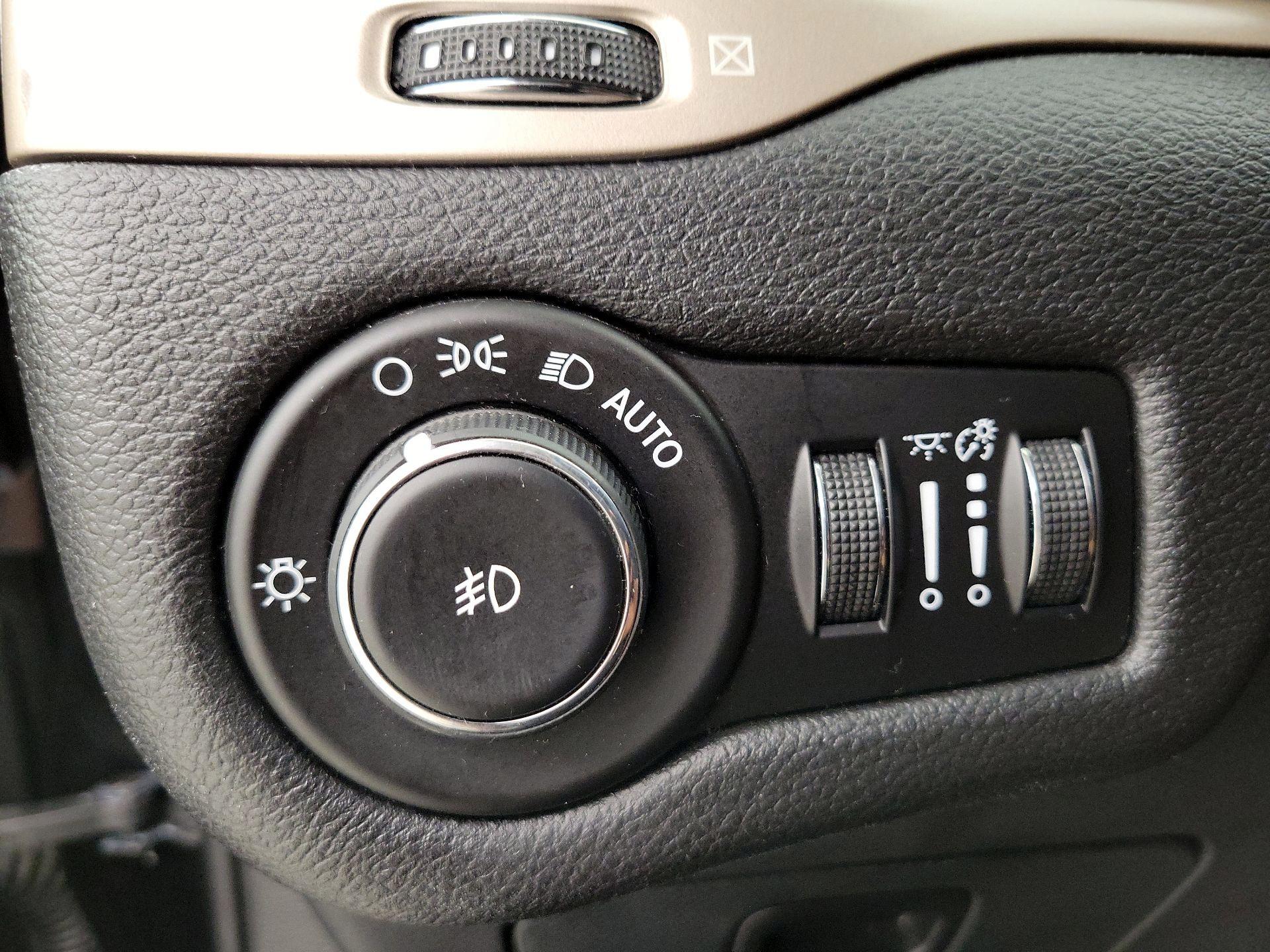 Thumbnail: 2015 Jeep Cherokee - 13