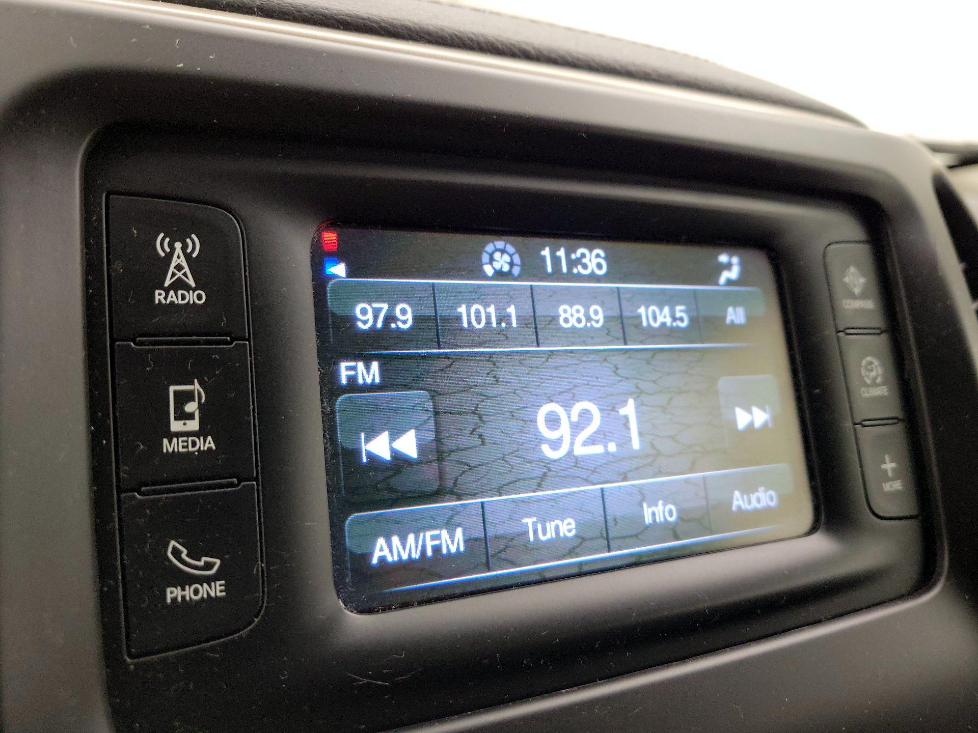 Thumbnail: 2015 Jeep Cherokee - 15
