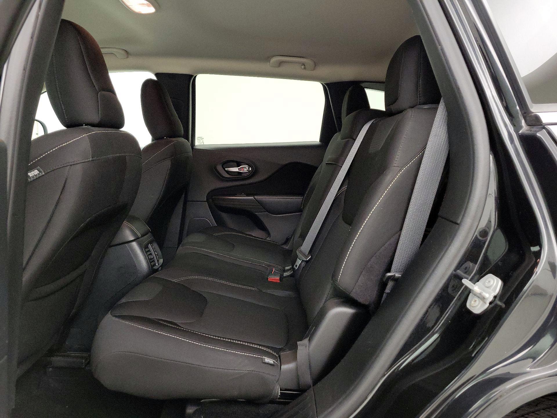 Thumbnail: 2015 Jeep Cherokee - 19