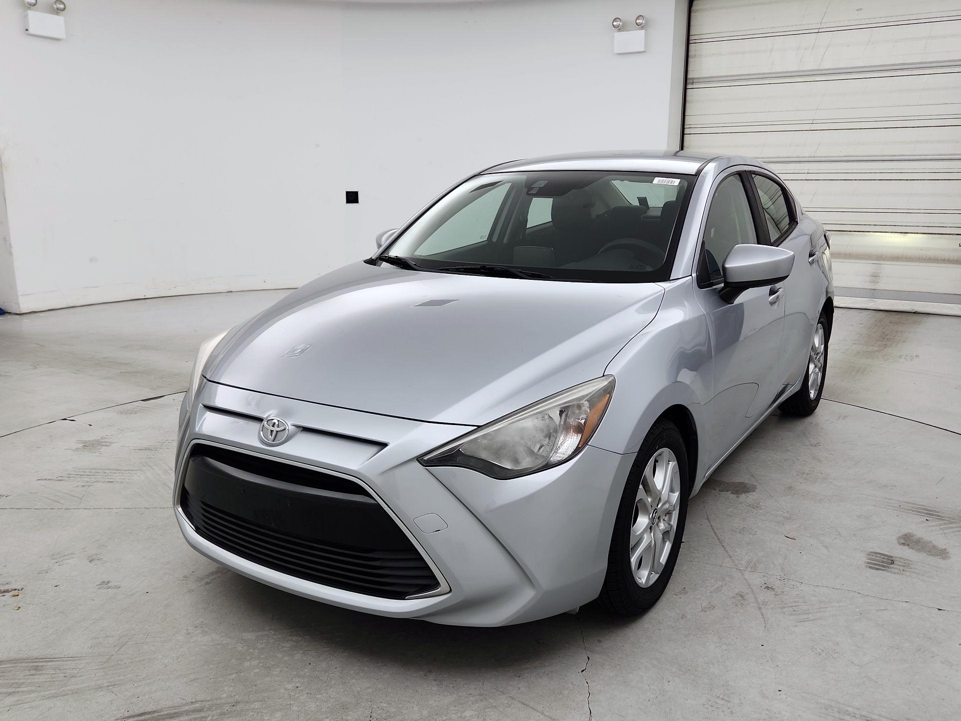 Thumbnail: 2017 Toyota Yaris iA - 3