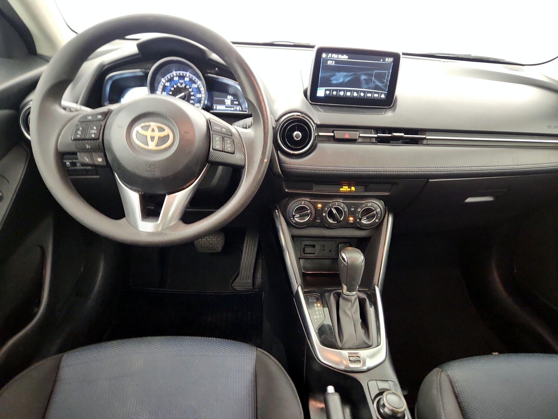 Thumbnail: 2017 Toyota Yaris iA - 8