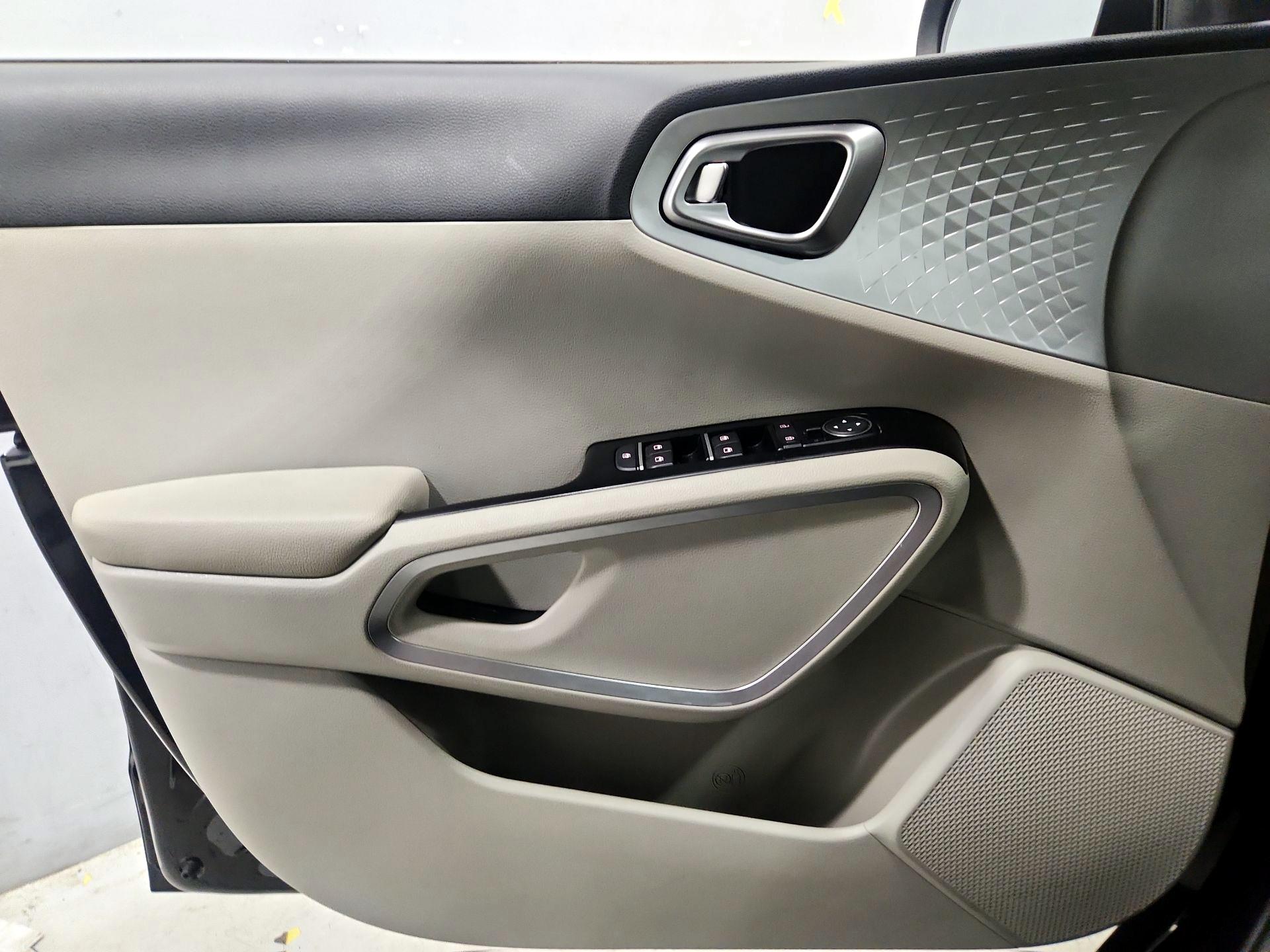 Thumbnail: 2021 Kia Soul - 12