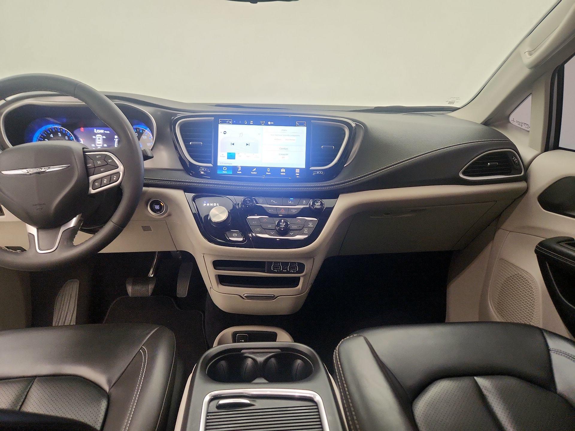Thumbnail: 2023 Chrysler Pacifica - 9