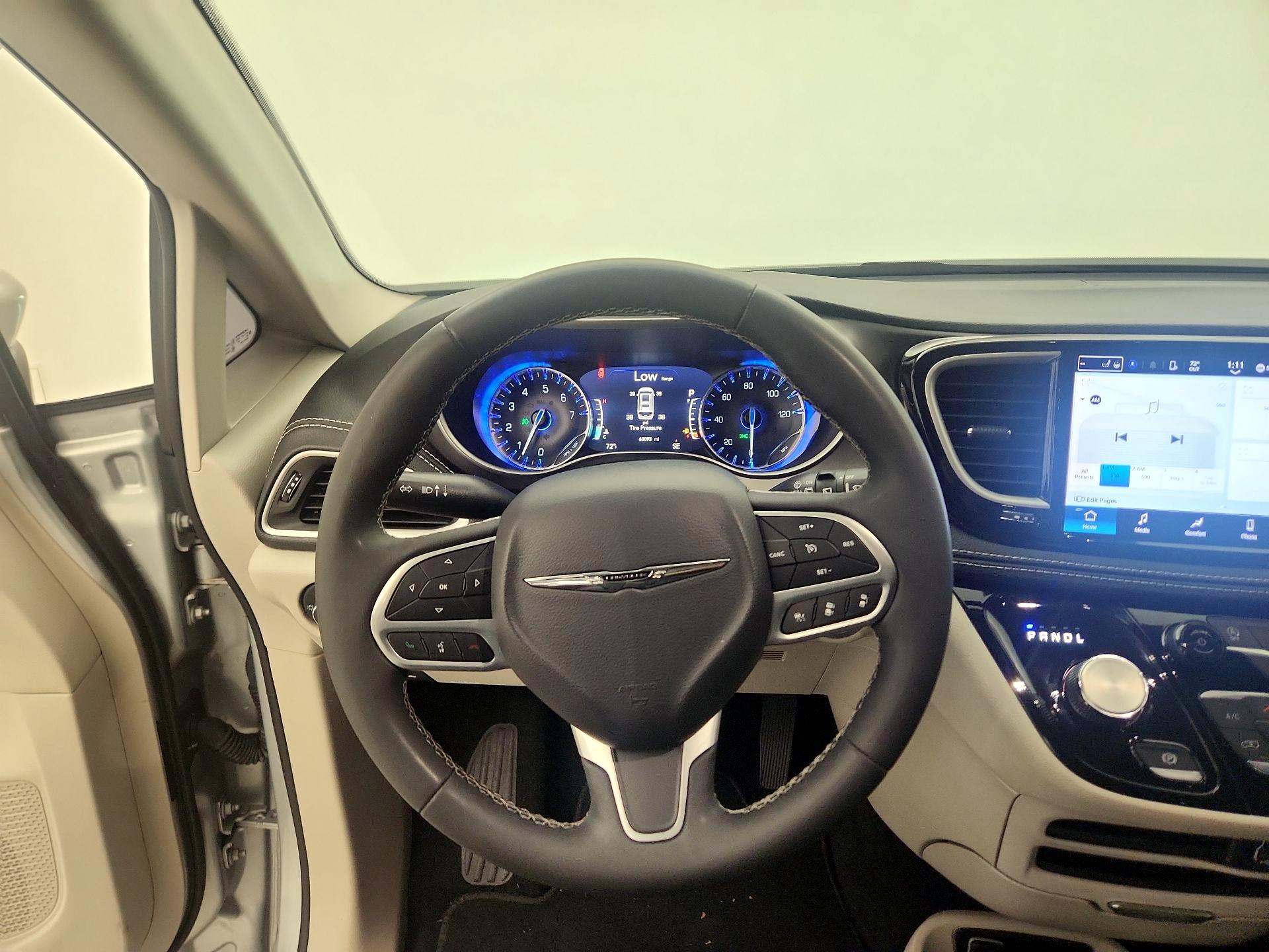 Thumbnail: 2023 Chrysler Pacifica - 10