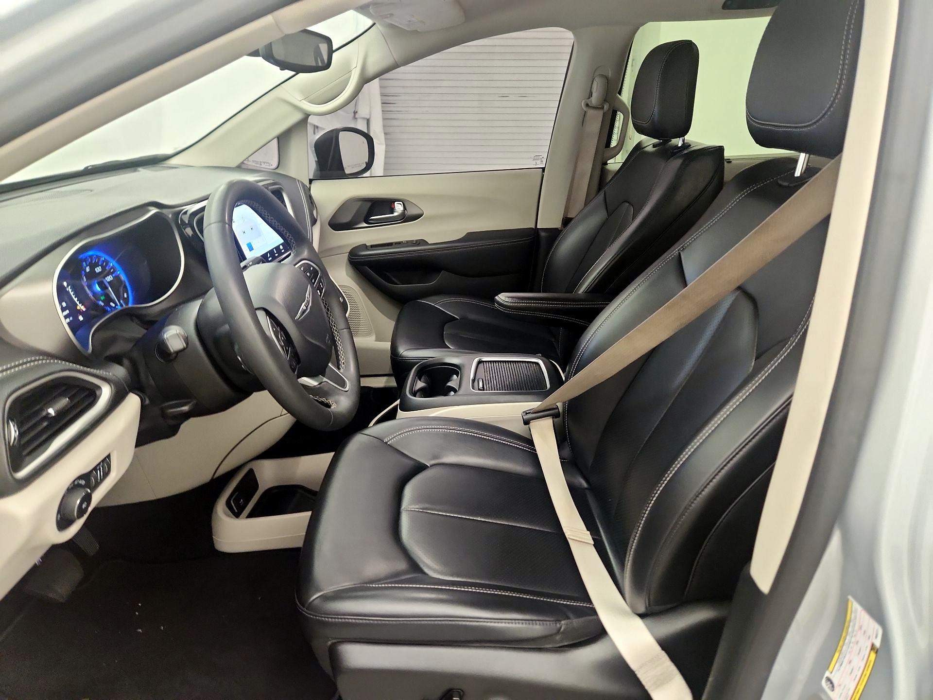 Thumbnail: 2023 Chrysler Pacifica - 11