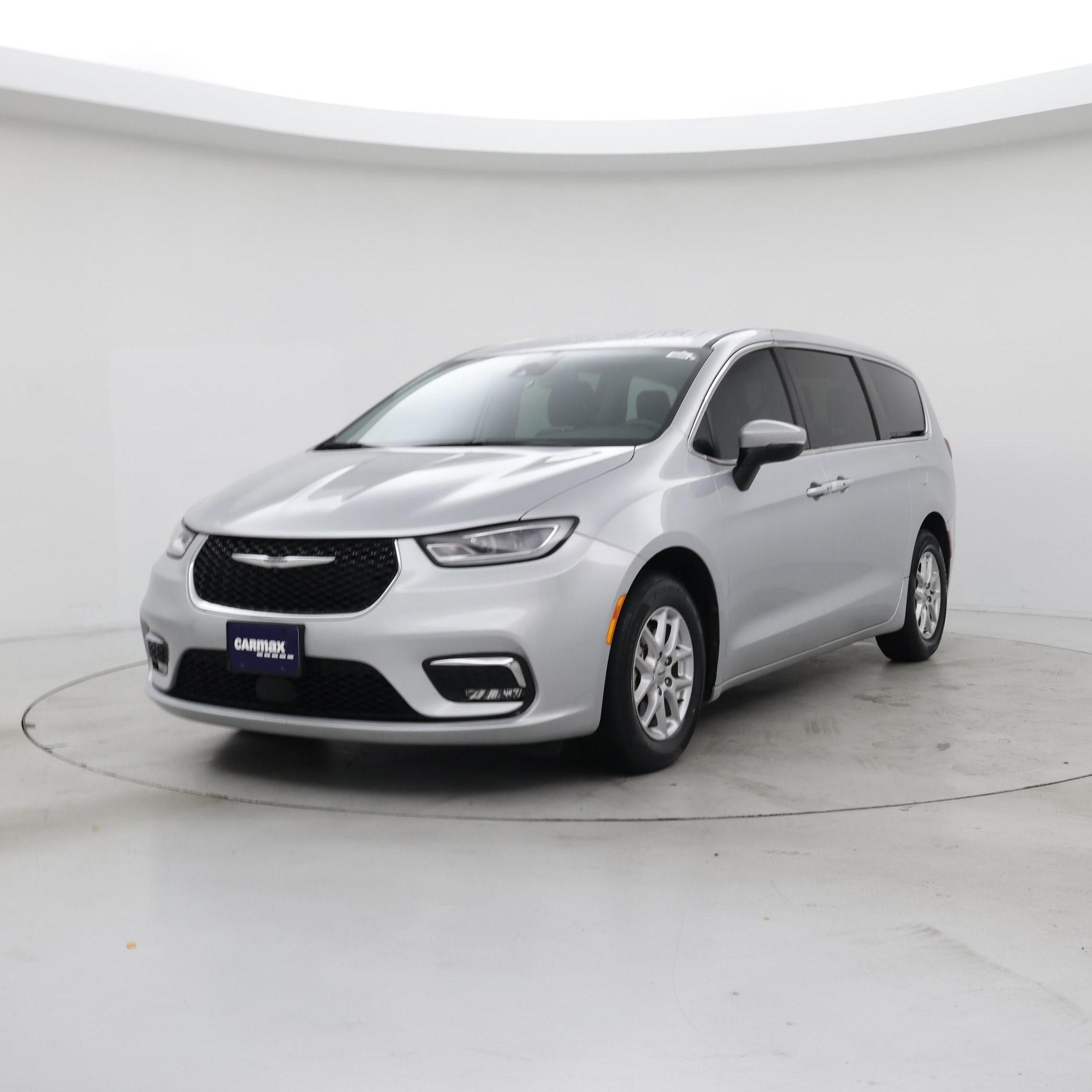 Thumbnail: 2023 Chrysler Pacifica - 4