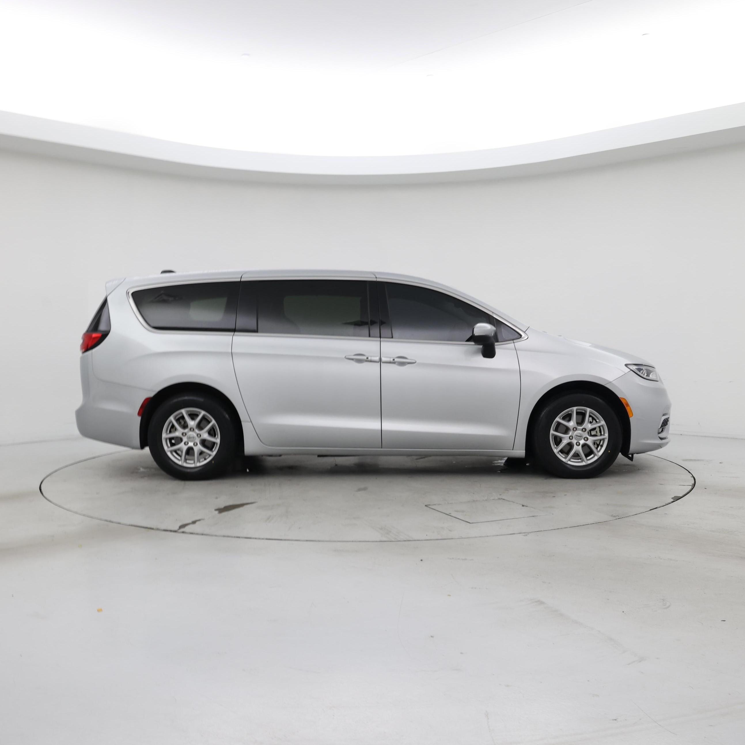 Thumbnail: 2023 Chrysler Pacifica - 7
