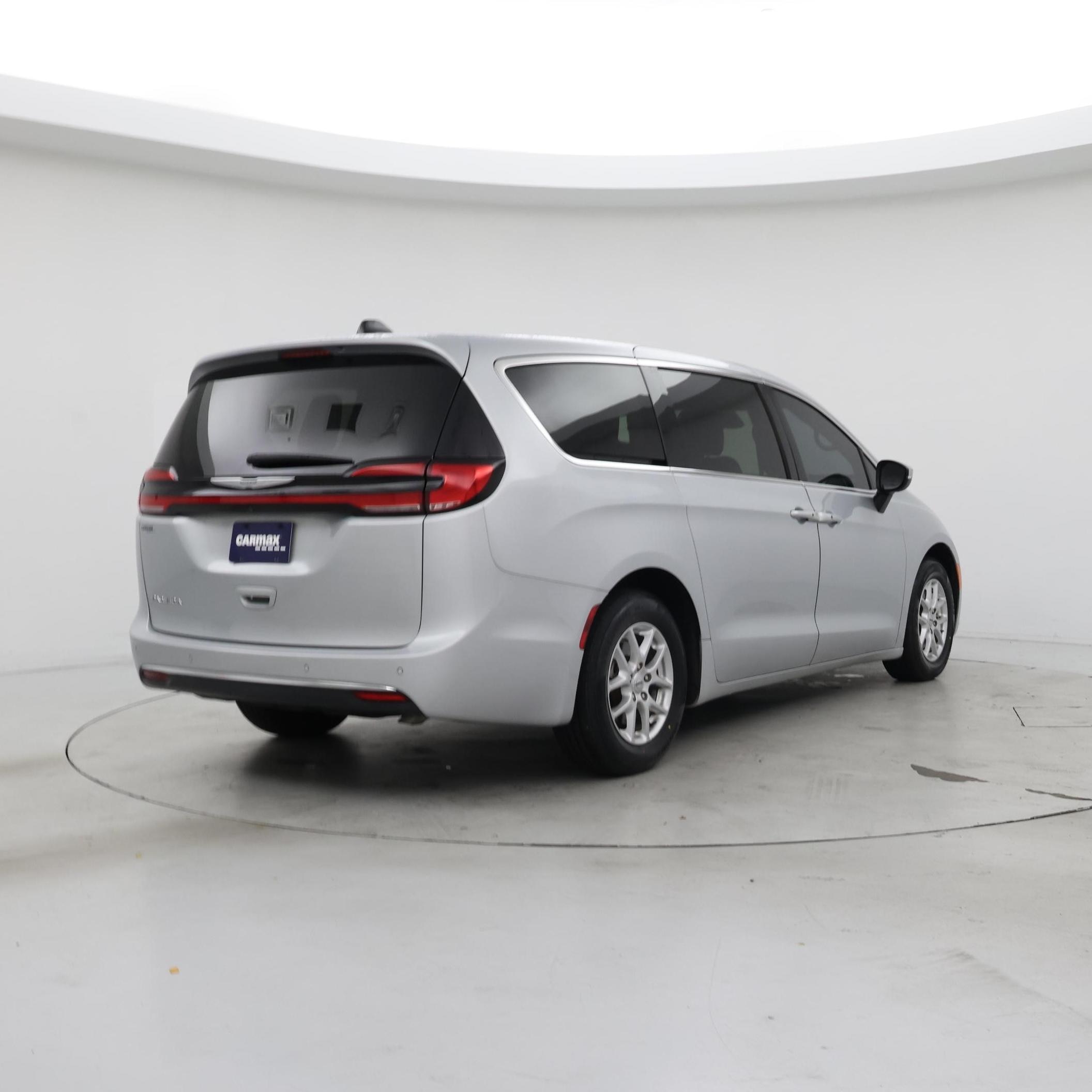 Thumbnail: 2023 Chrysler Pacifica - 8